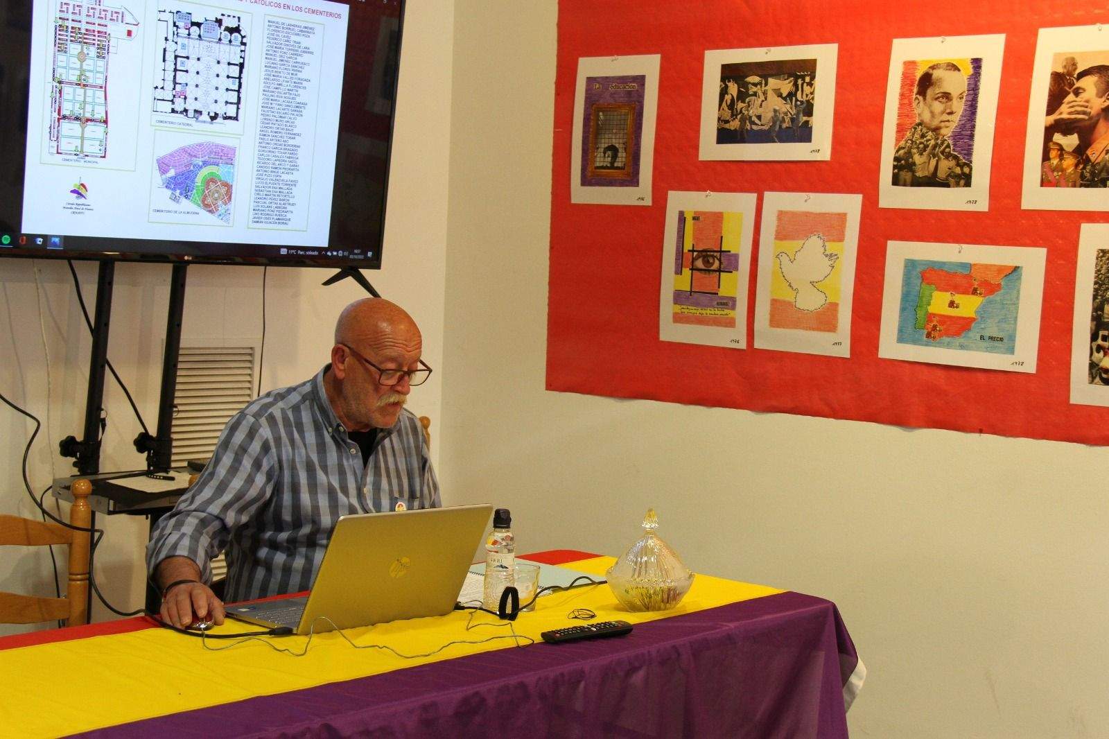 Charla de Toño Moliner en las XV Jornadas Republicanas de Huesca. Foto Carlos Neofato