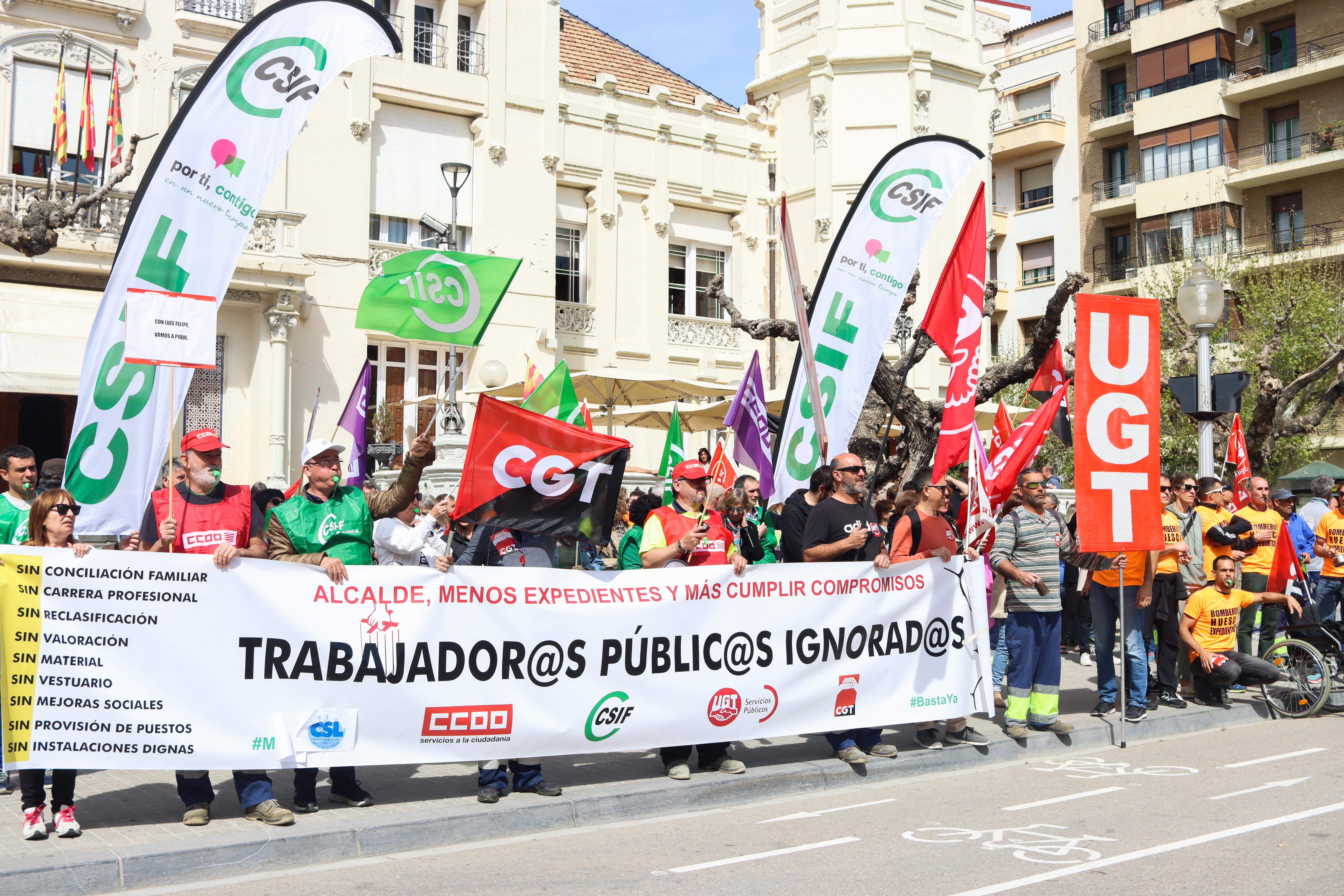 Manifestación de trabajadores municipales de Huesca. FOTO: David Martínez