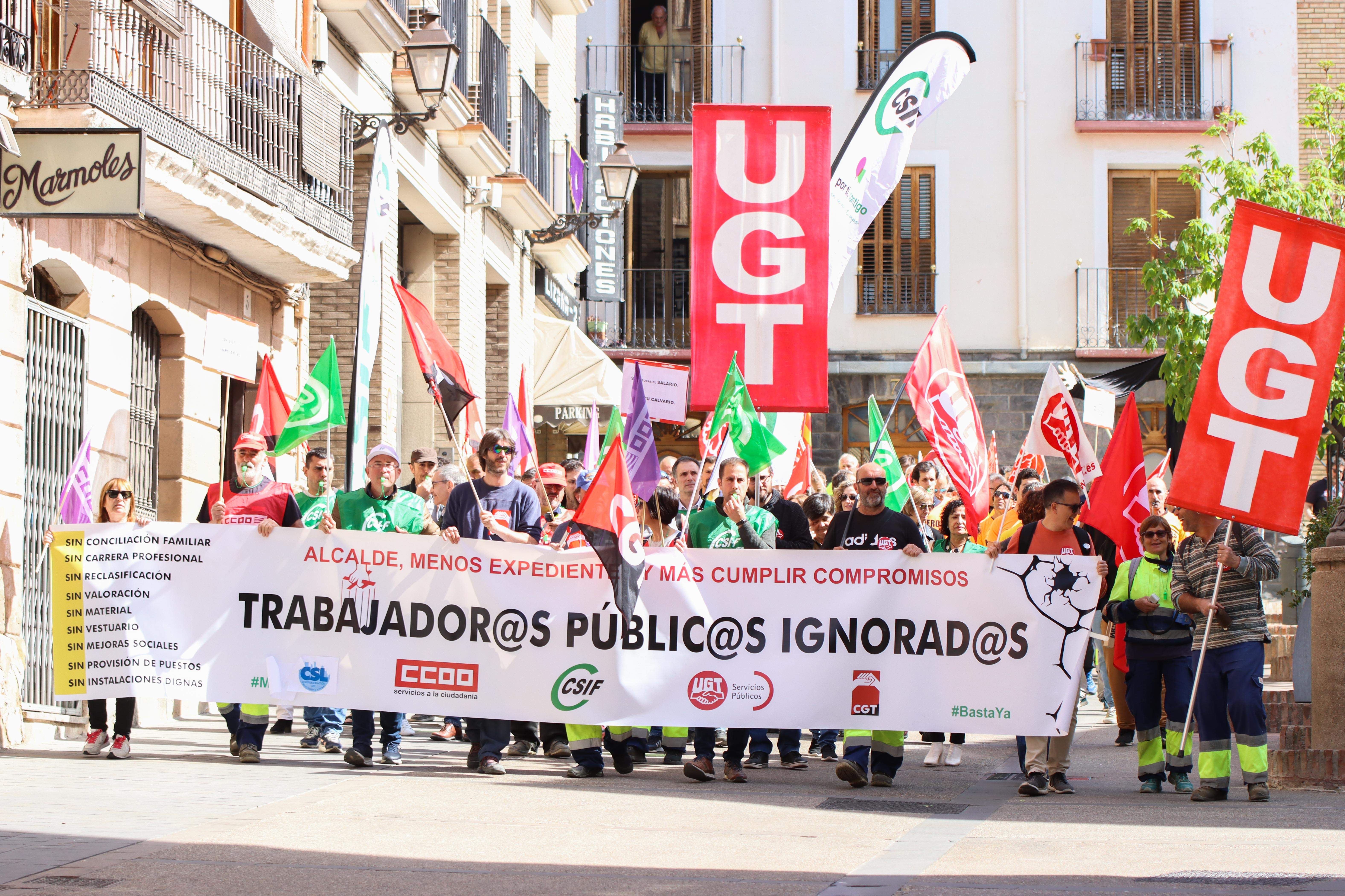 Manifestación de trabajadores municipales de Huesca. FOTO: David Martínez
