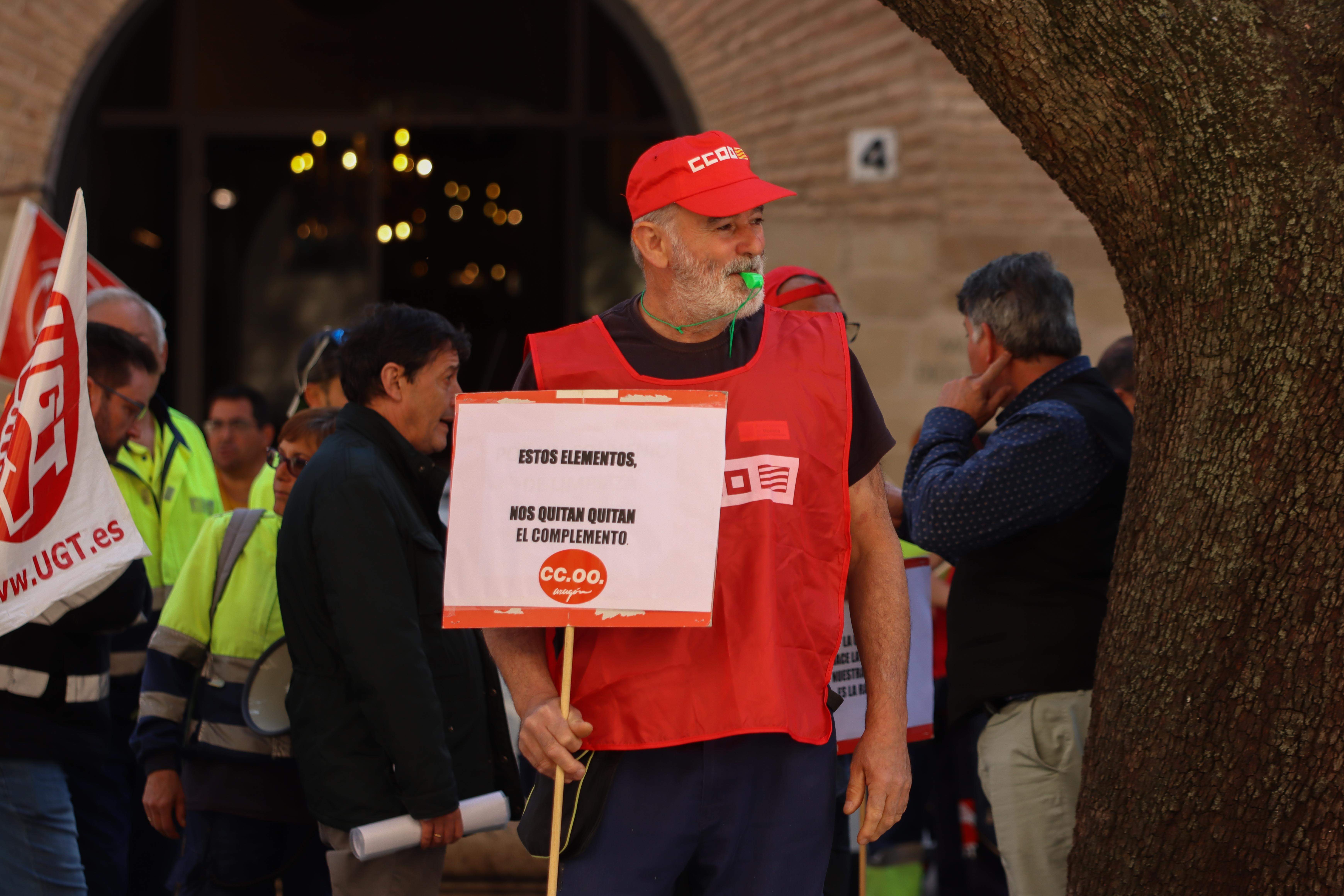 Manifestación de trabajadores municipales de Huesca. FOTO: David Martínez
