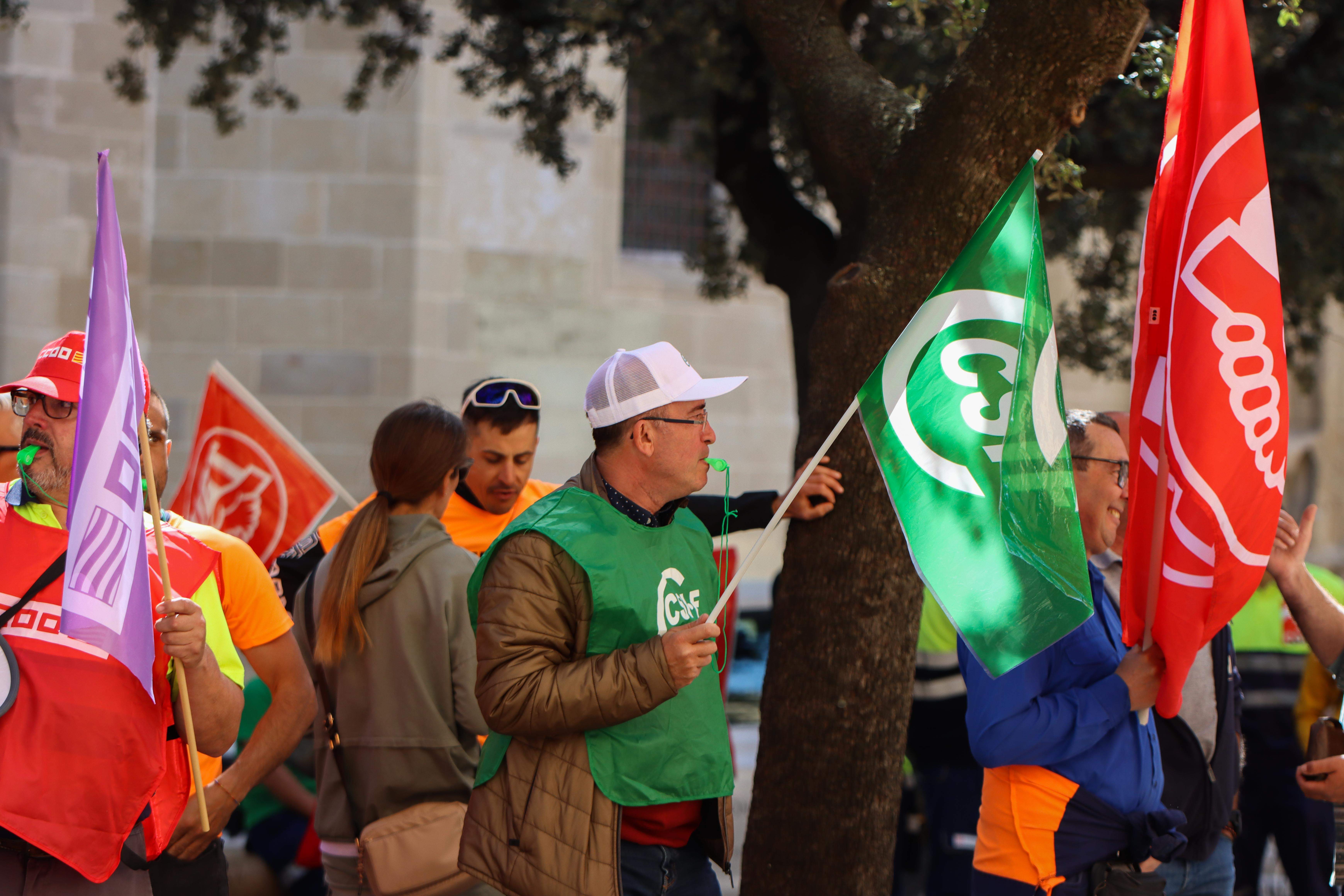Manifestación de trabajadores municipales de Huesca. FOTO: David Martínez