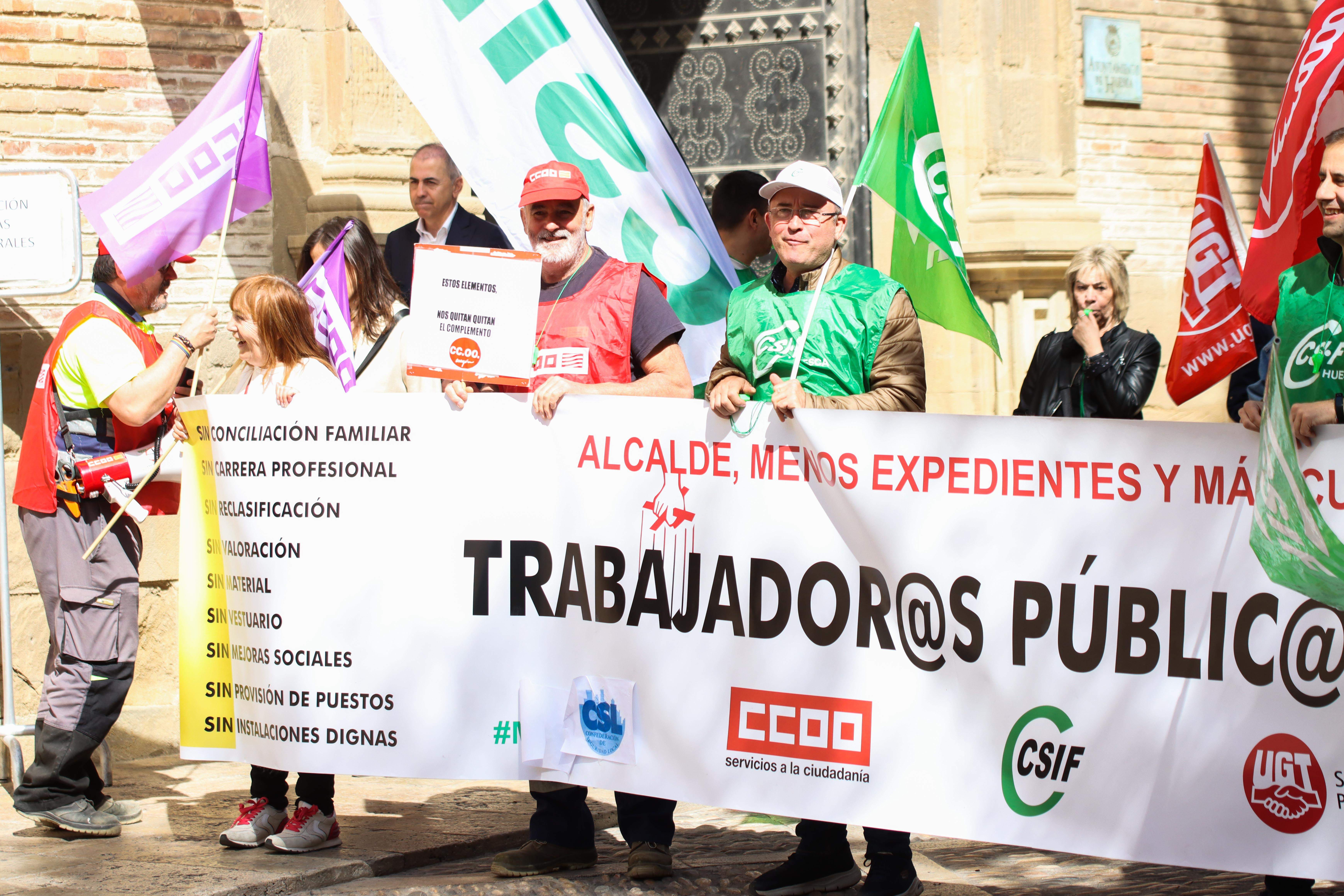Manifestación de trabajadores municipales de Huesca. FOTO: David Martínez