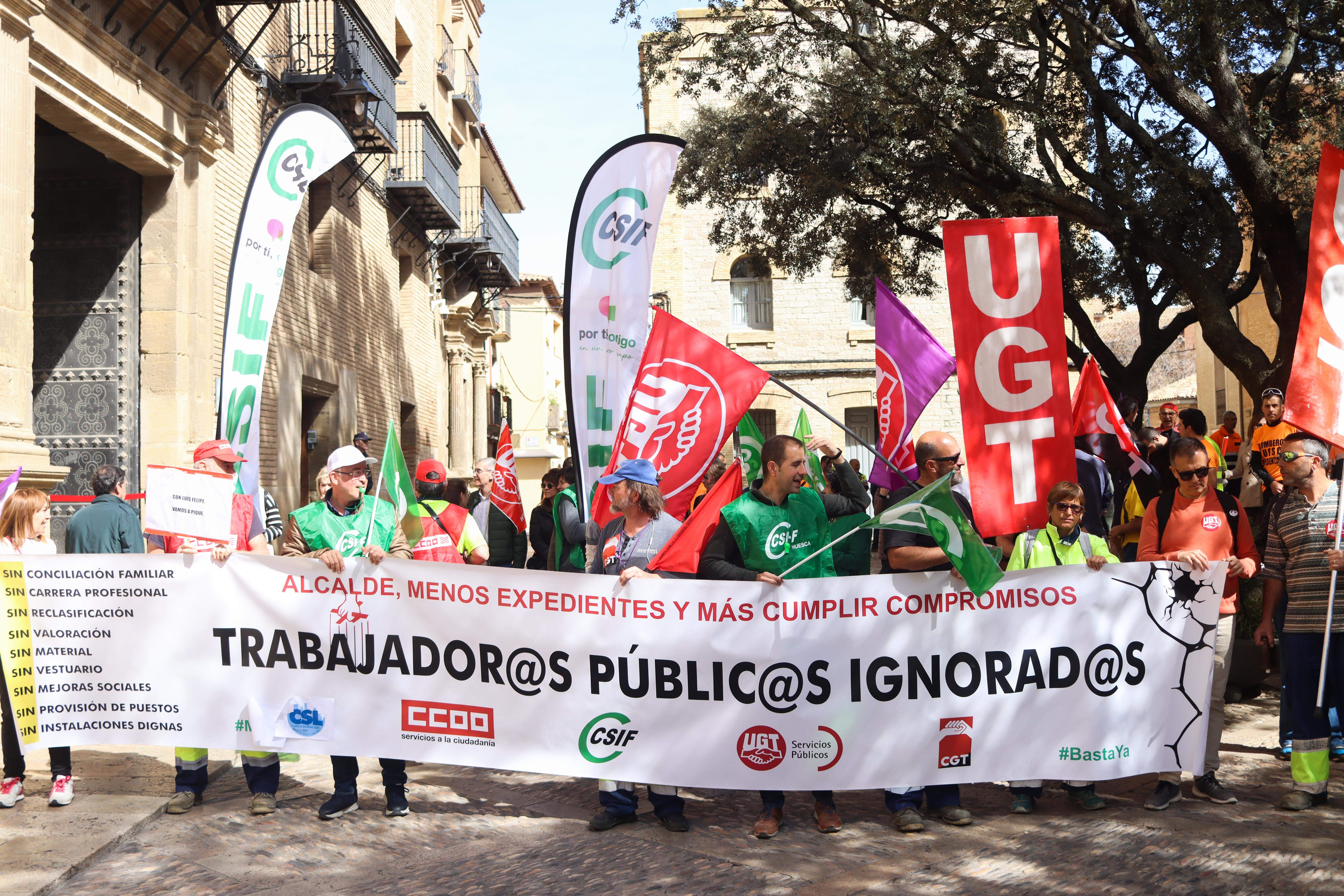 Manifestación de trabajadores municipales de Huesca. FOTO: David Martínez