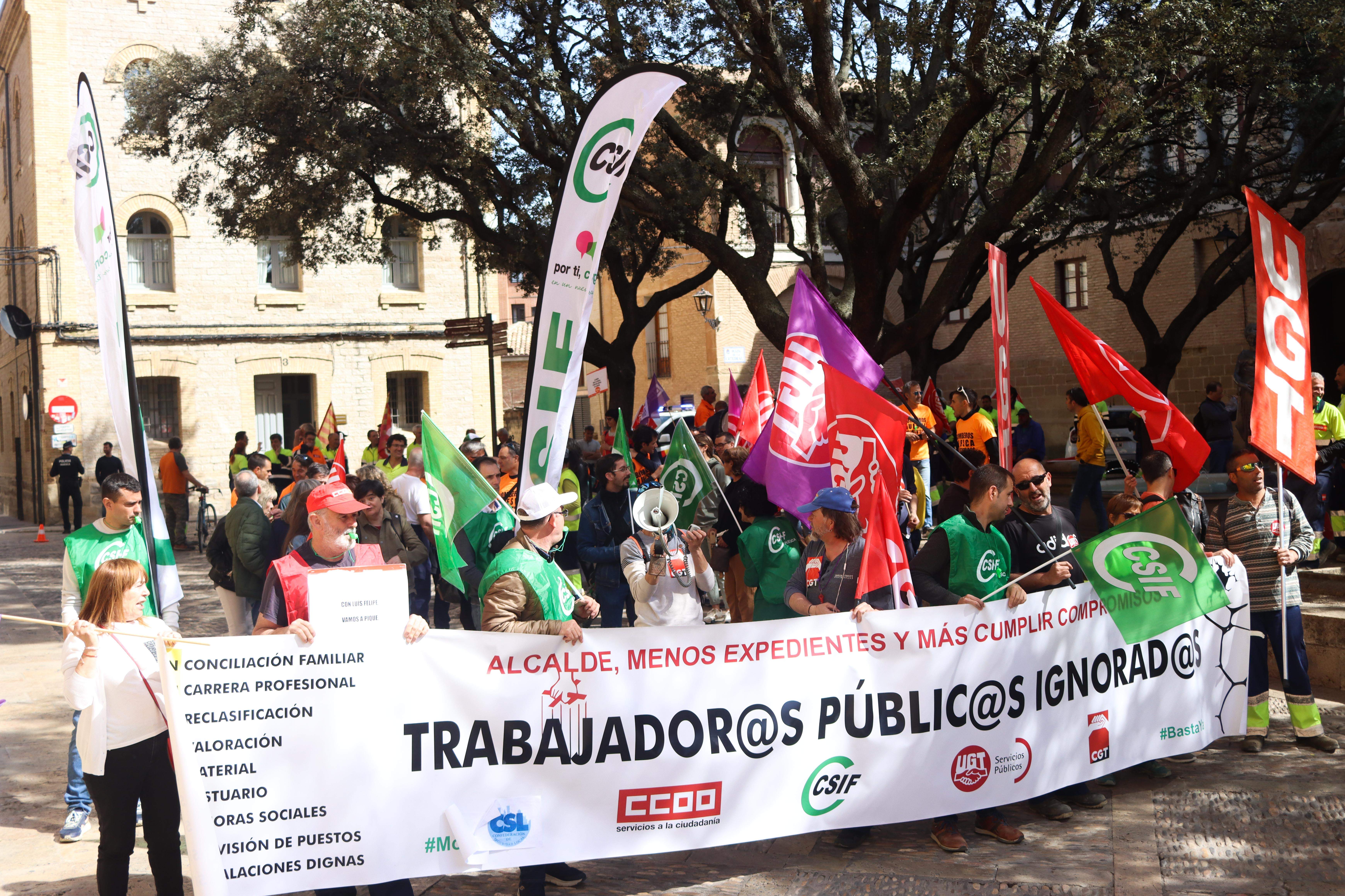Manifestación de trabajadores municipales de Huesca. FOTO: David Martínez