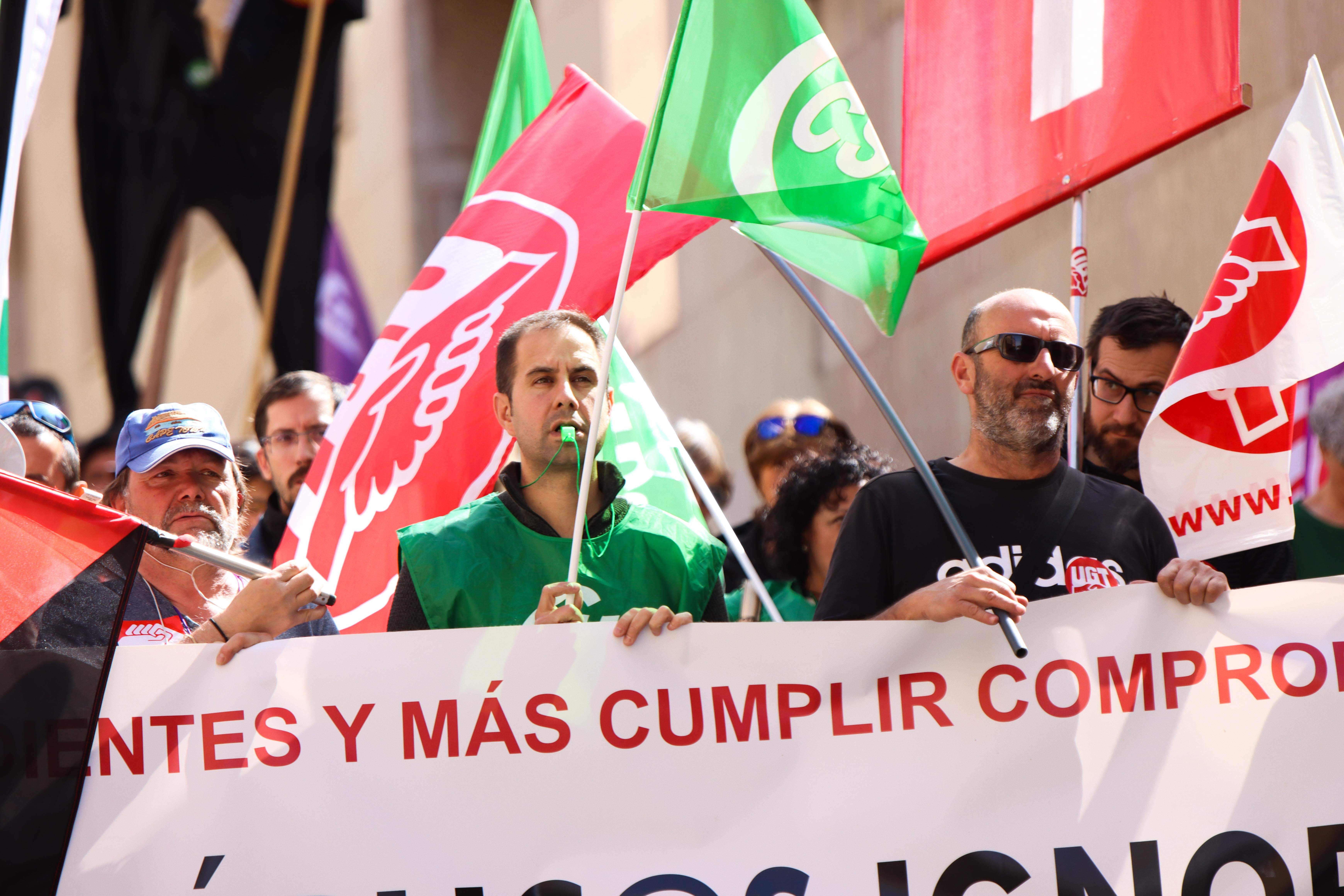 Manifestación de trabajadores municipales de Huesca. FOTO: David Martínez