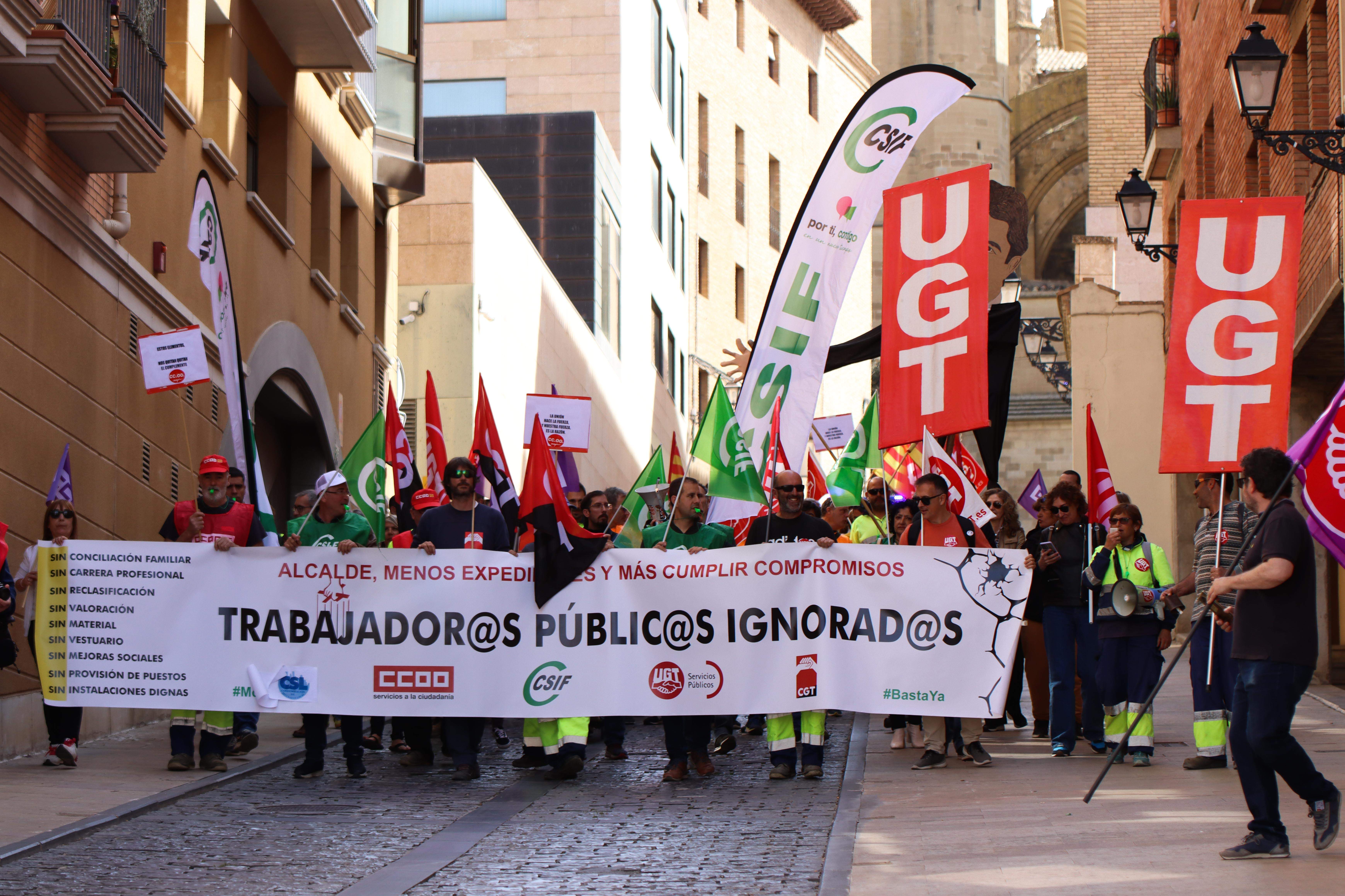 Manifestación de trabajadores municipales de Huesca. FOTO: David Martínez