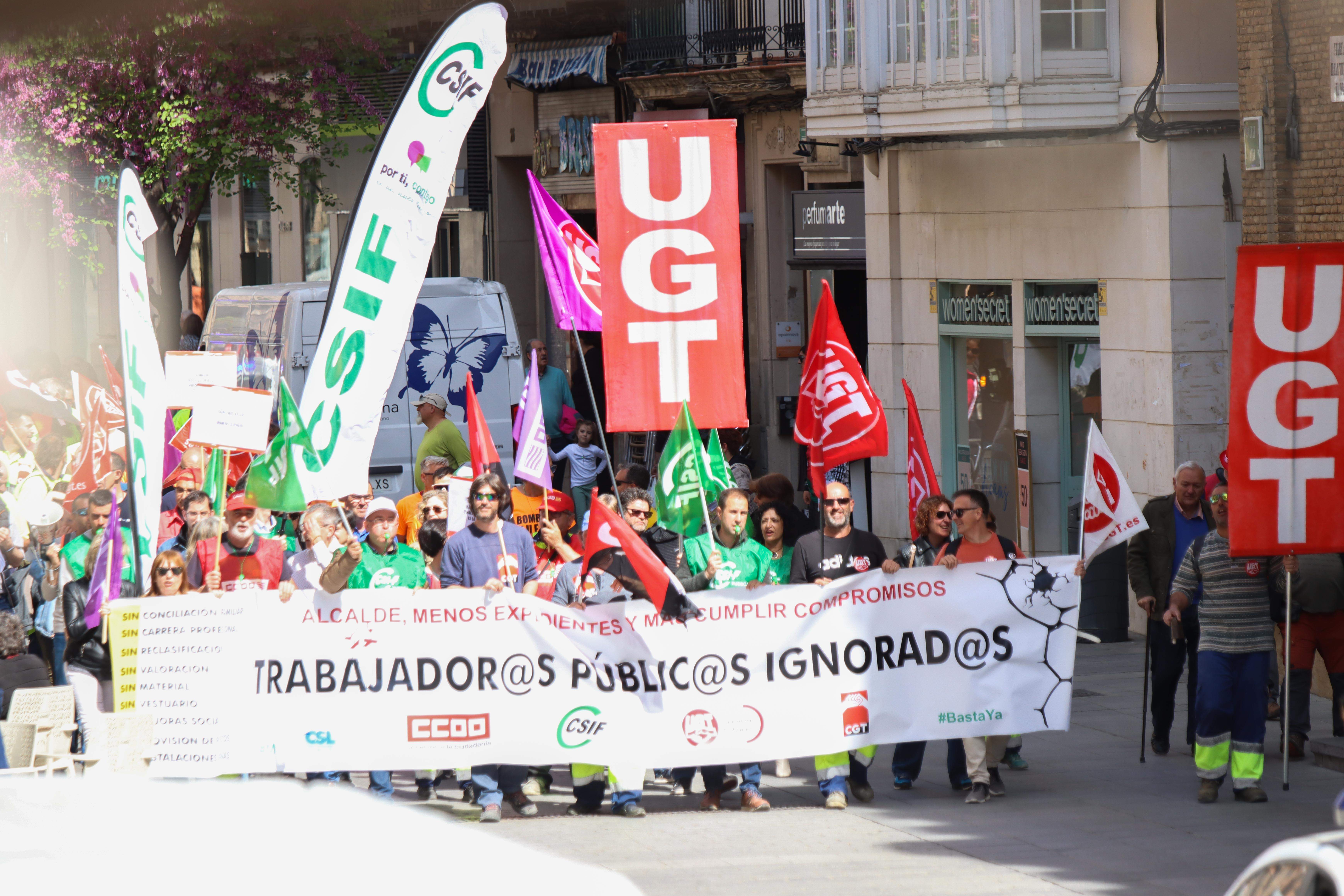 Manifestación de trabajadores municipales de Huesca. FOTO: David Martínez