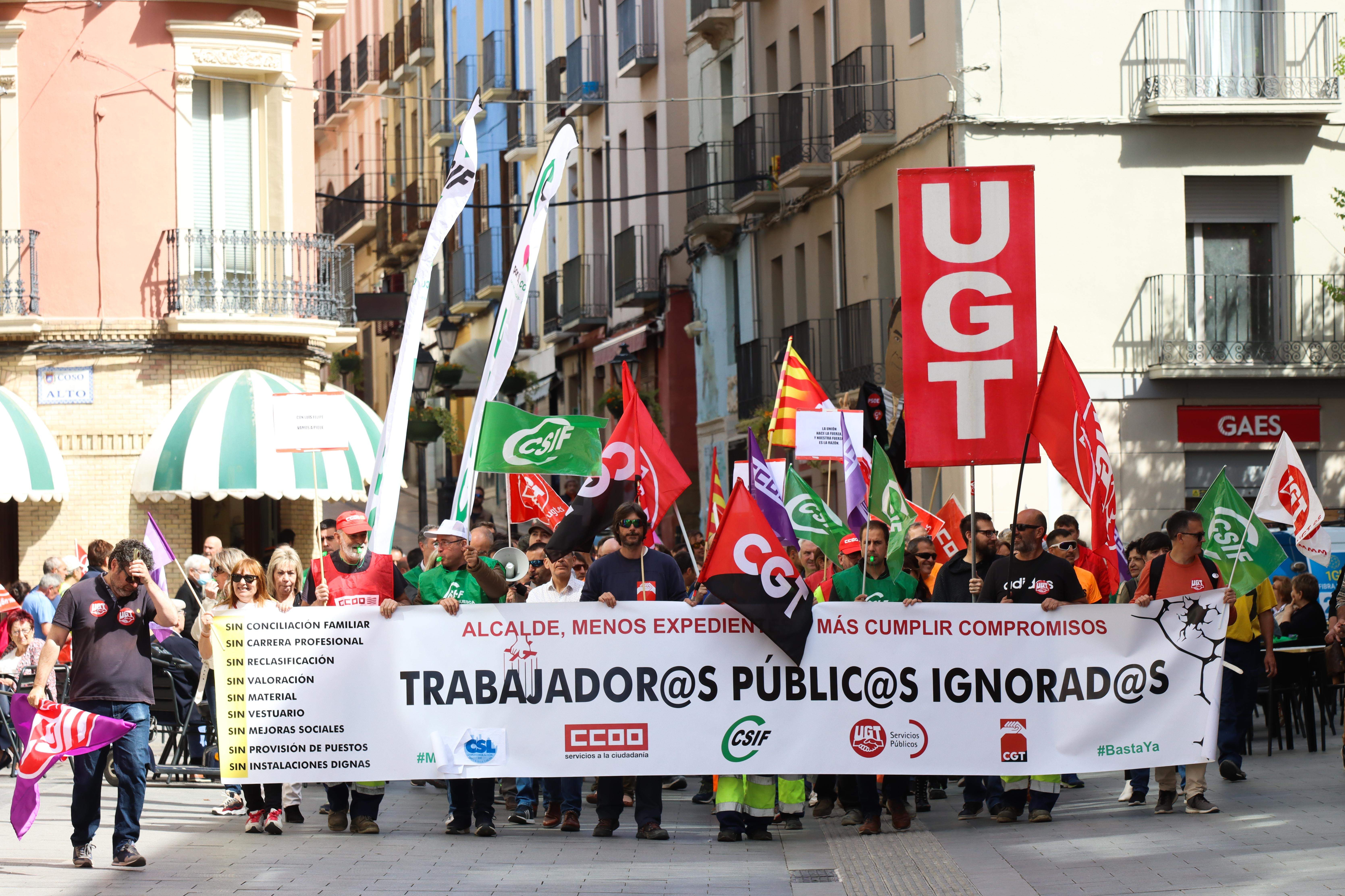 Manifestación de trabajadores municipales de Huesca. FOTO: David Martínez