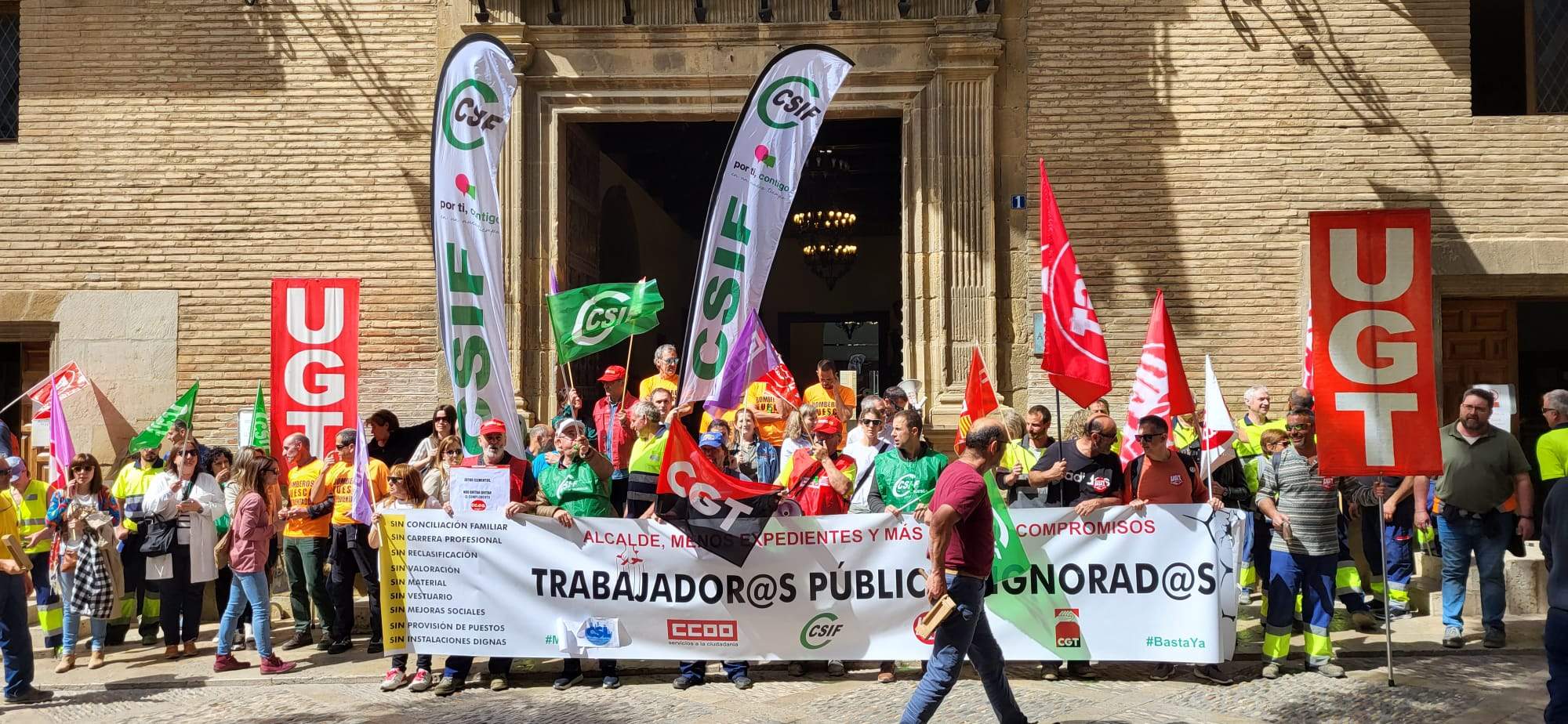 Manifestación de trabajadores municipales de Huesca