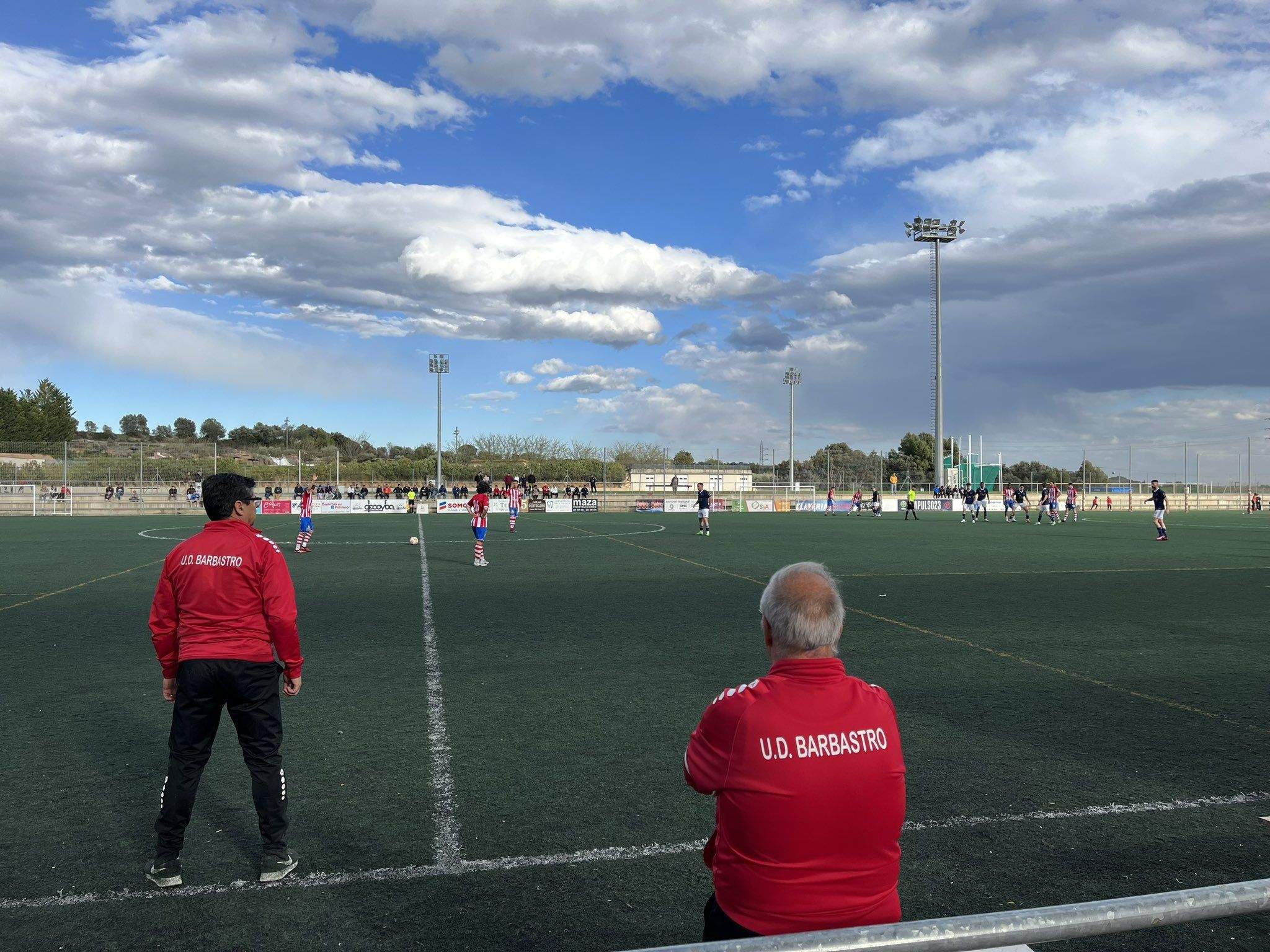 Un momento del partido entre el Barbastro y el Caspe disputado hace dos semanas. Foto: Adrián Mora