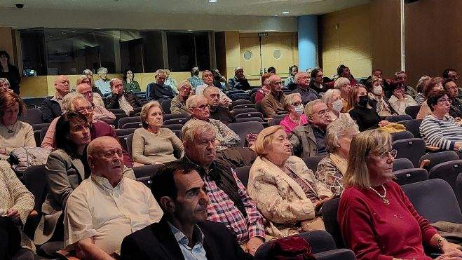 Público presente en la conferencia de Carlos Garcés Manau Público presente en la conferencia de Carlos Garcés Manau