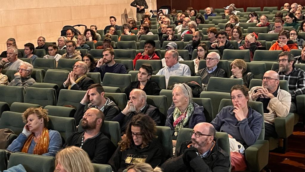 Charla celebrada en Huesca sobre la unión de estaciones por Canal Roya