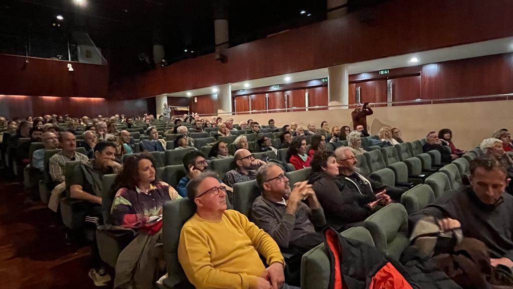 Charla celebrada en Huesca sobre la unión de estaciones por Canal Roya