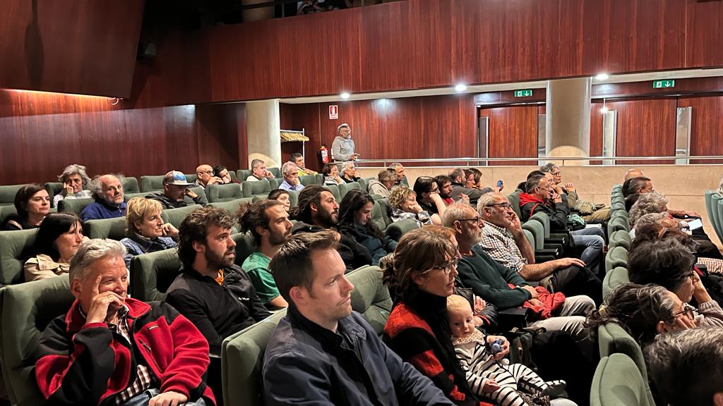 Charla celebrada en Huesca sobre la unión de estaciones por Canal Roya