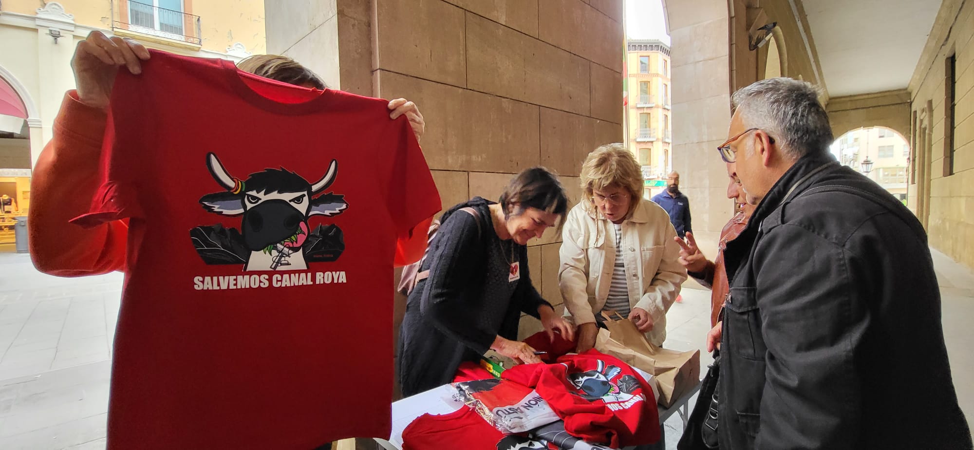 Charla celebrada en Huesca sobre la unión de estaciones por Canal Roya