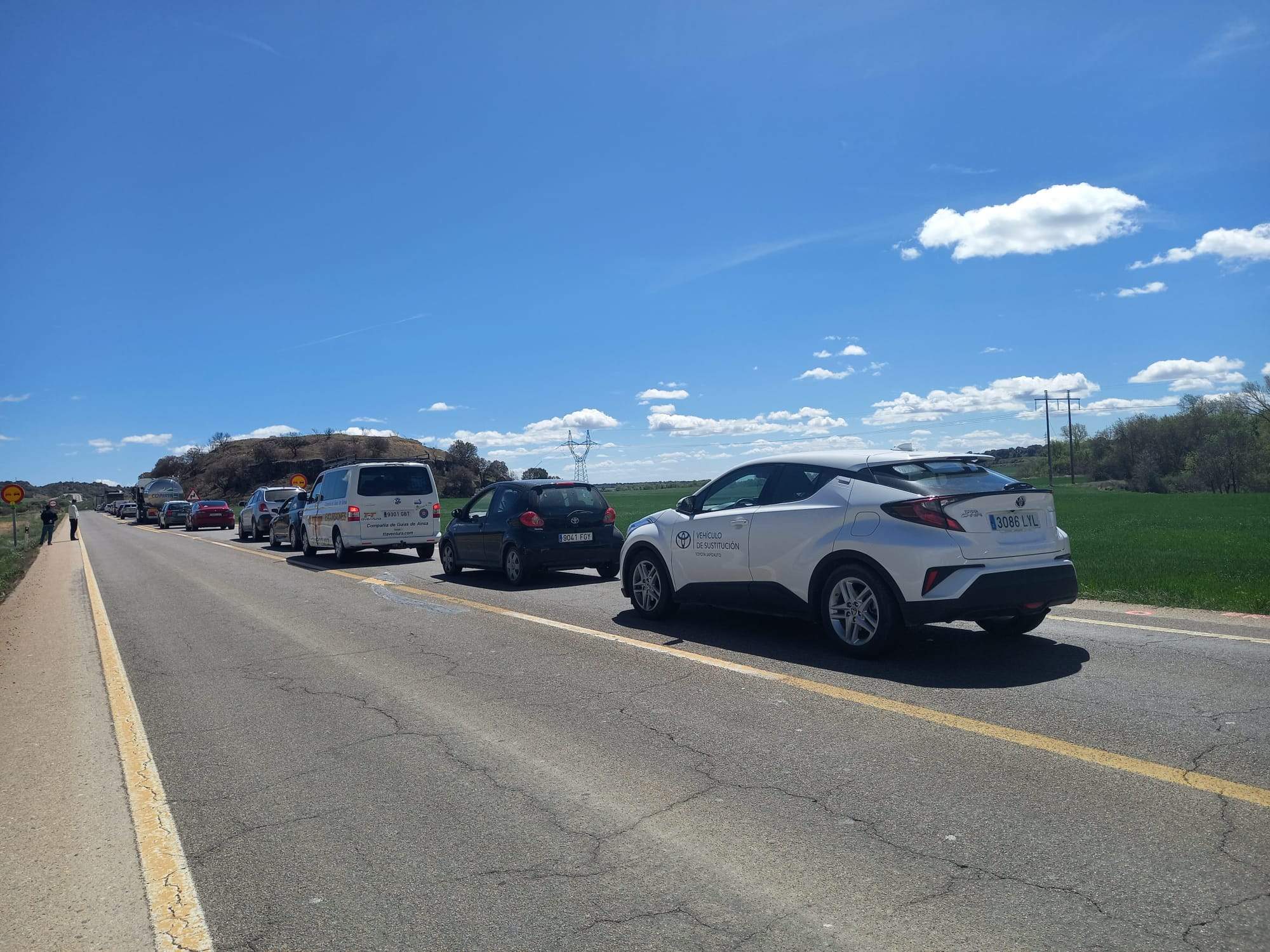 Retención por un accidente en la N-240 antes del acceso a la A-22.