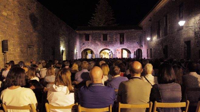 El público llenó los Polvorines de Jaca en la actuación de Amancio Prada El público llenó los Polvorines de Jaca en la actuación de Amancio Prada