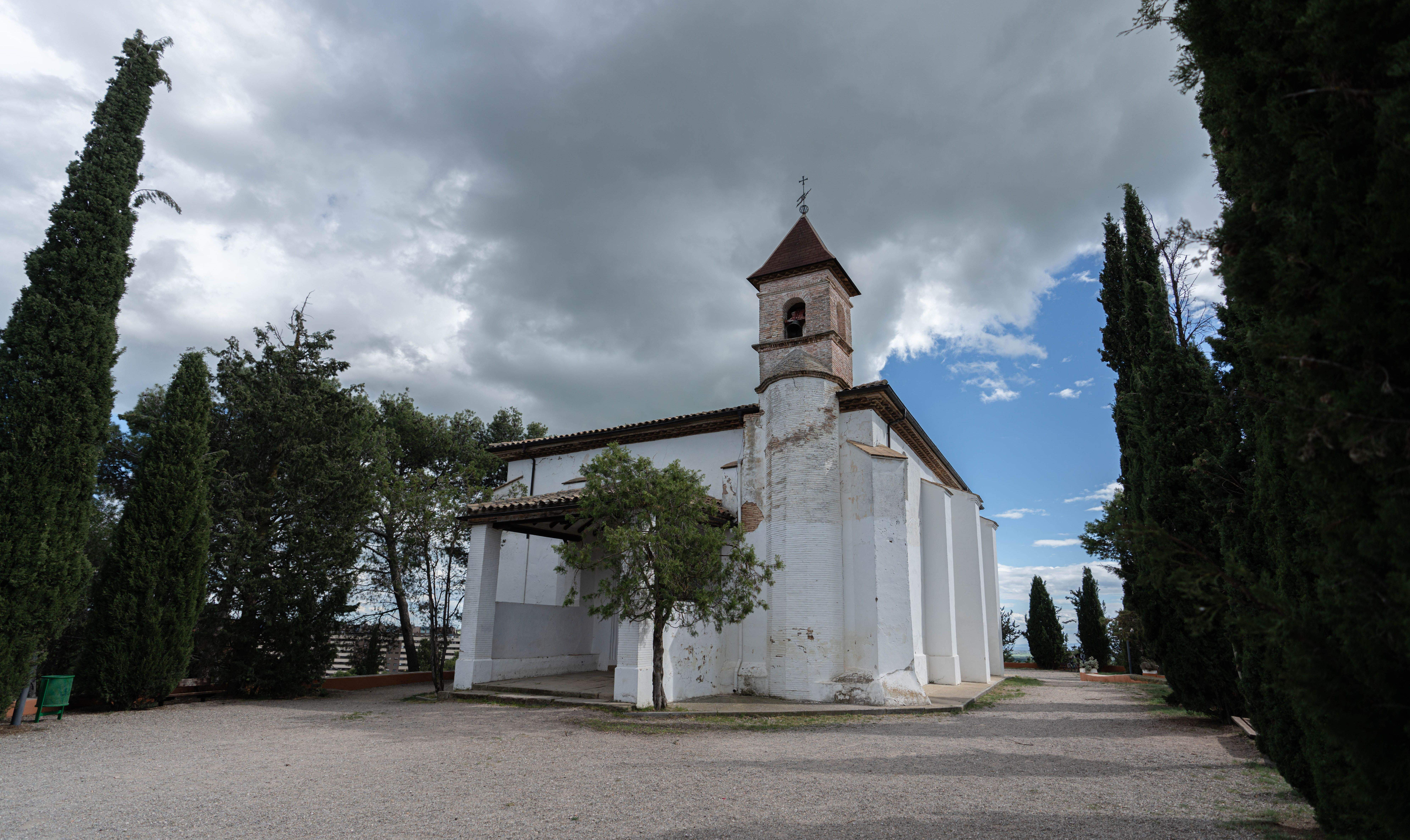 A las 10:00 horas se celebrará la misa y la actuación de la Coral Oscense.