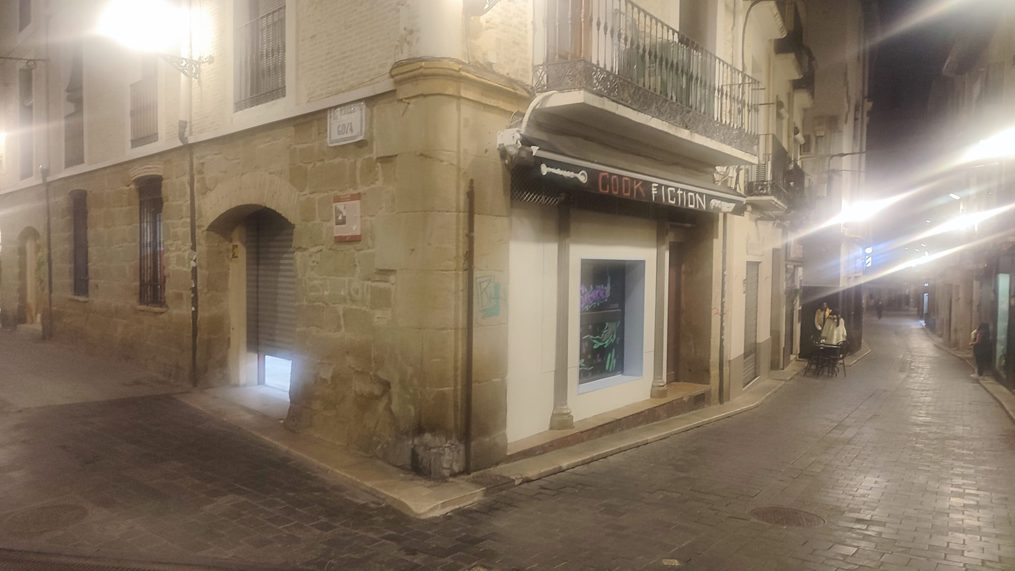El viejo Cook Fiction en la confluencia entre Goya y Ramiro el Monje.
