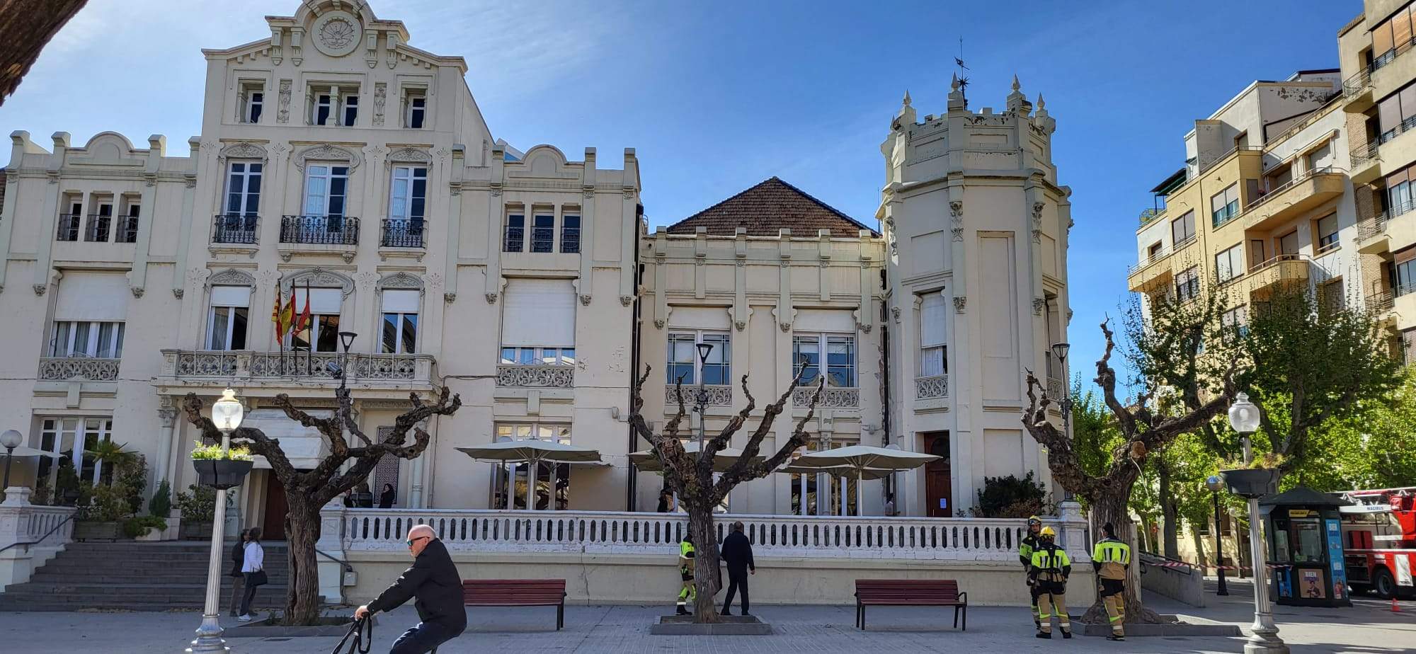 La terraza del Casino se cierra por peligro de caída de cascotes por el viento