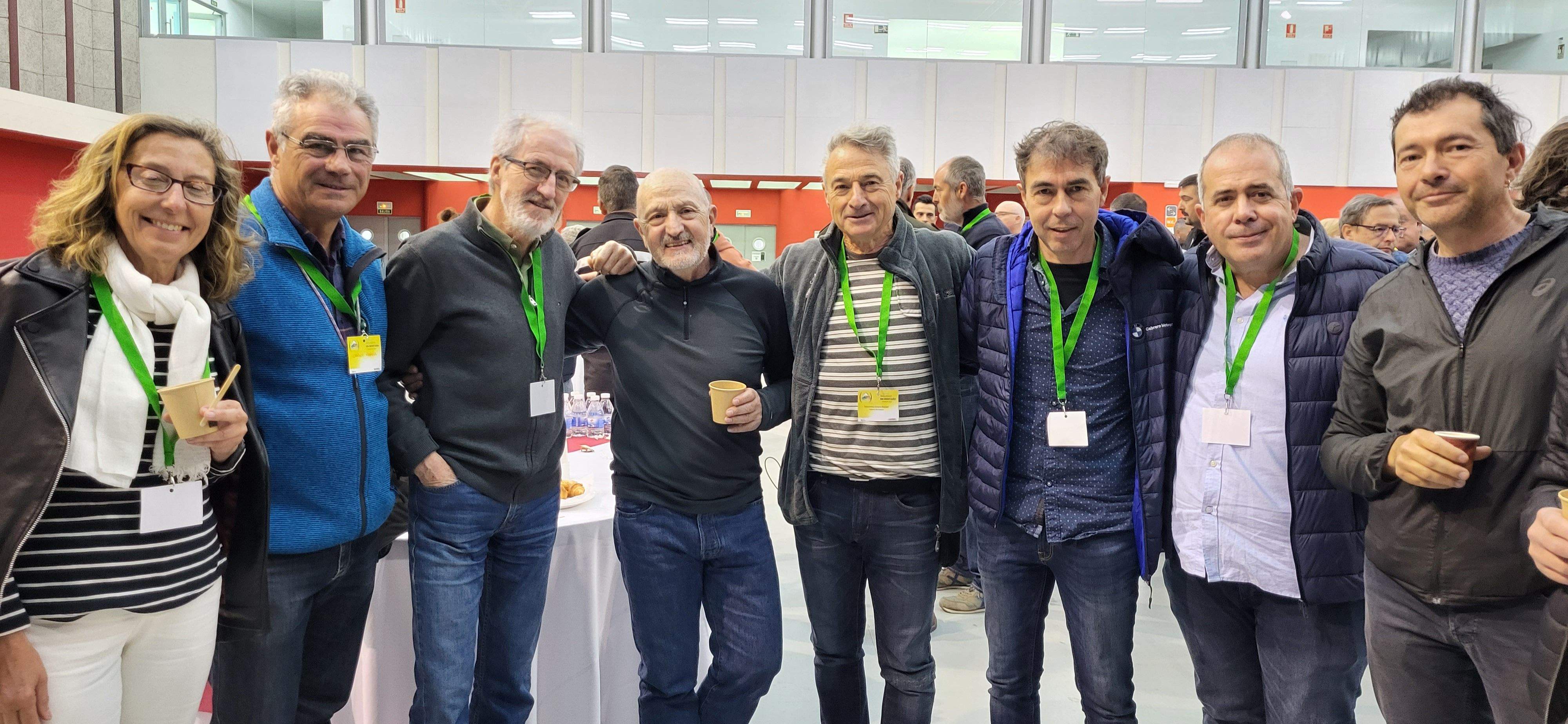 Sebastián Álvaro con algunos de los participantes en la Jornada de Seguridad en Montaña.