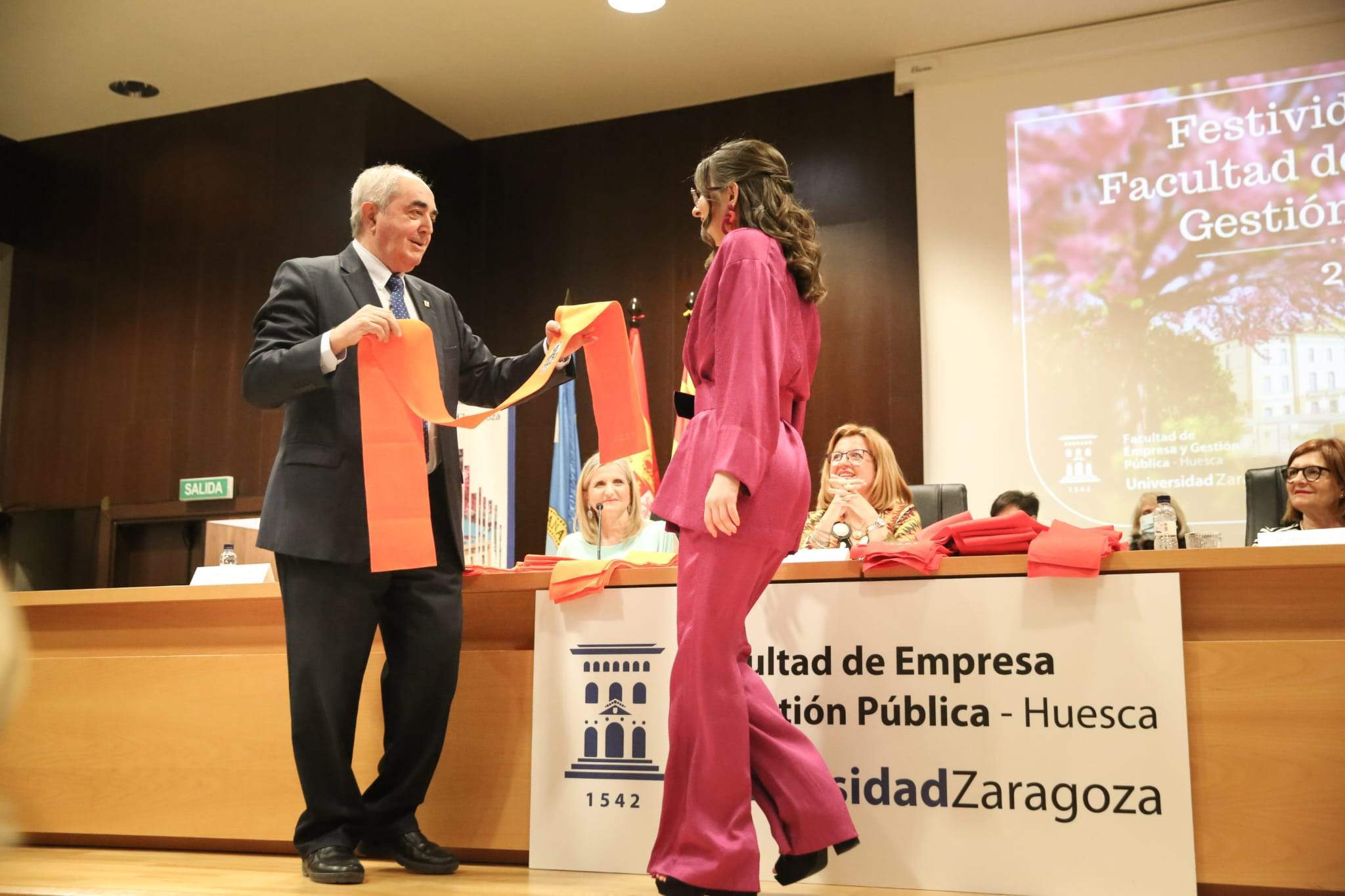 Acto de entrega de becas y reconocimientos en la Facultad de Empresa y Gestión Pública. Foto FEGP