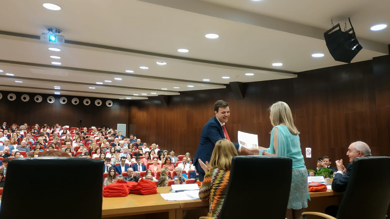 Acto de entrega de becas y reconocimientos en la Facultad de Empresa y Gestión Pública. Foto FEGP