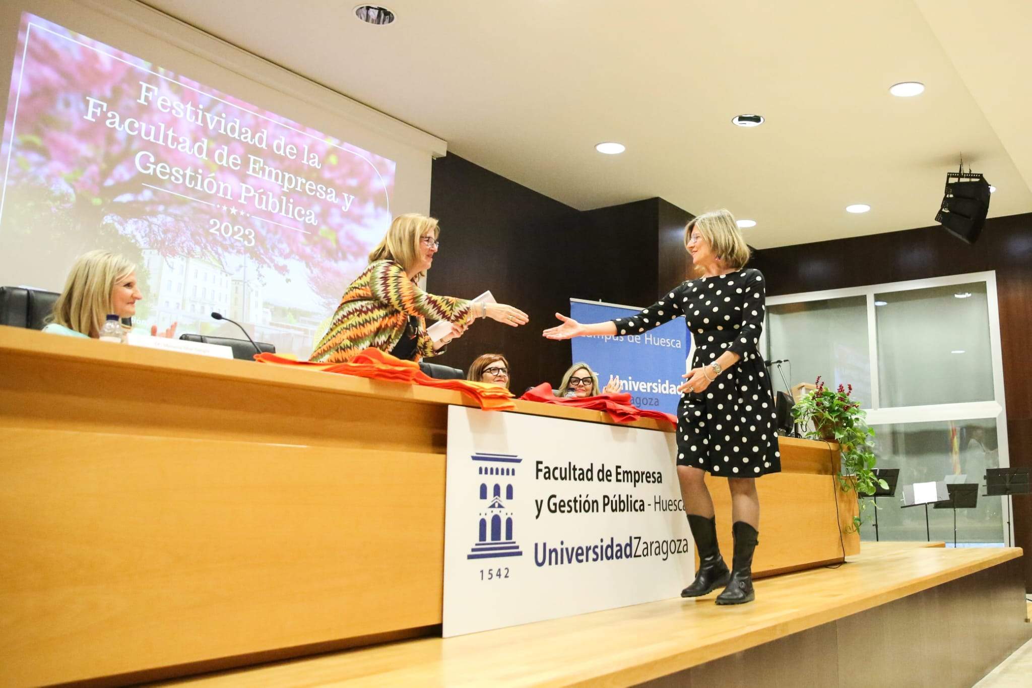 Acto de entrega de becas y reconocimientos en la Facultad de Empresa y Gestión Pública. Foto FEGP