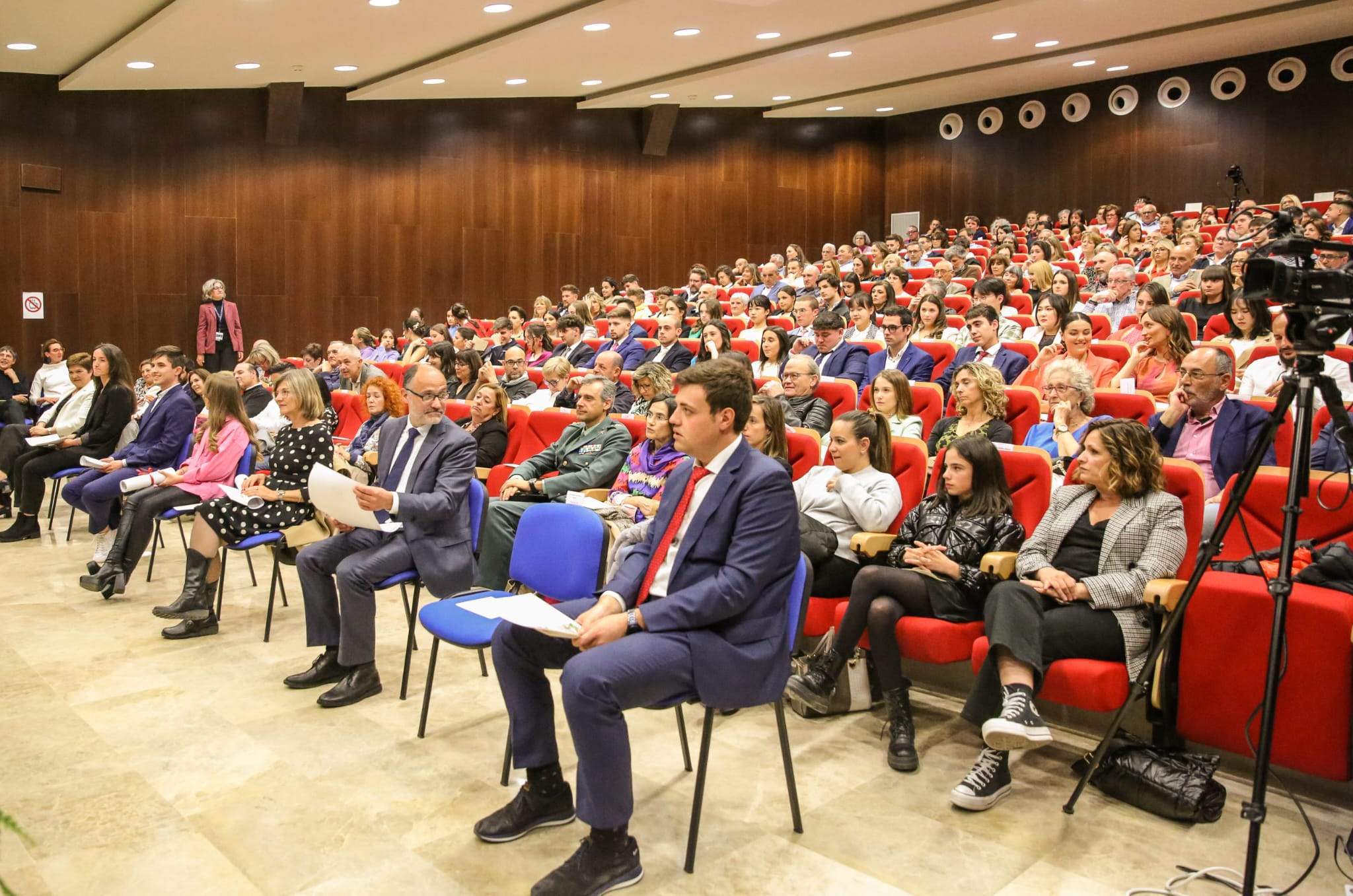 Acto de entrega de becas y reconocimientos en la Facultad de Empresa y Gestión Pública. Foto FEGP