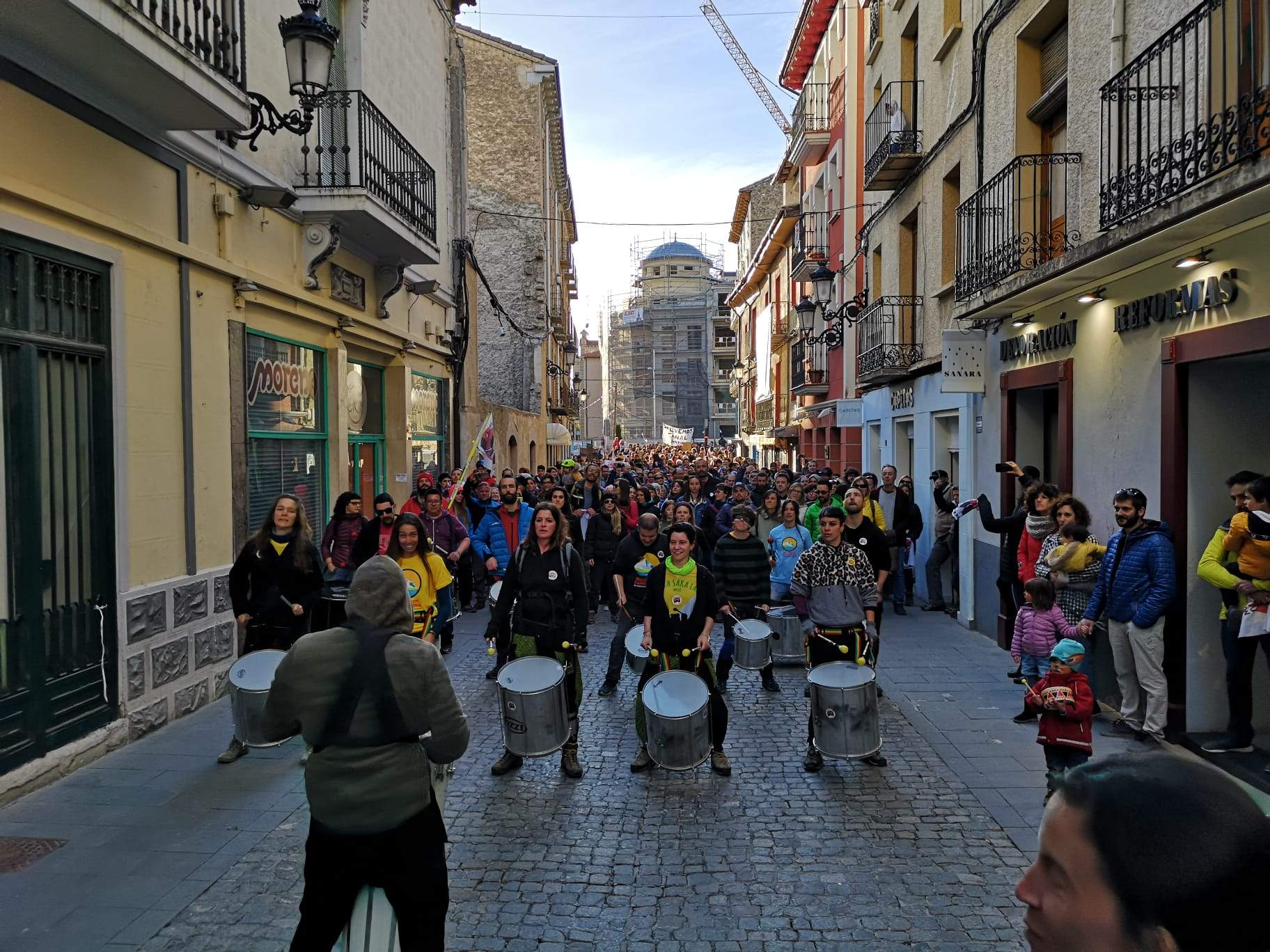 Manifestación celebrada en Jaca en contra de la unión de estaciones por Canal Roya