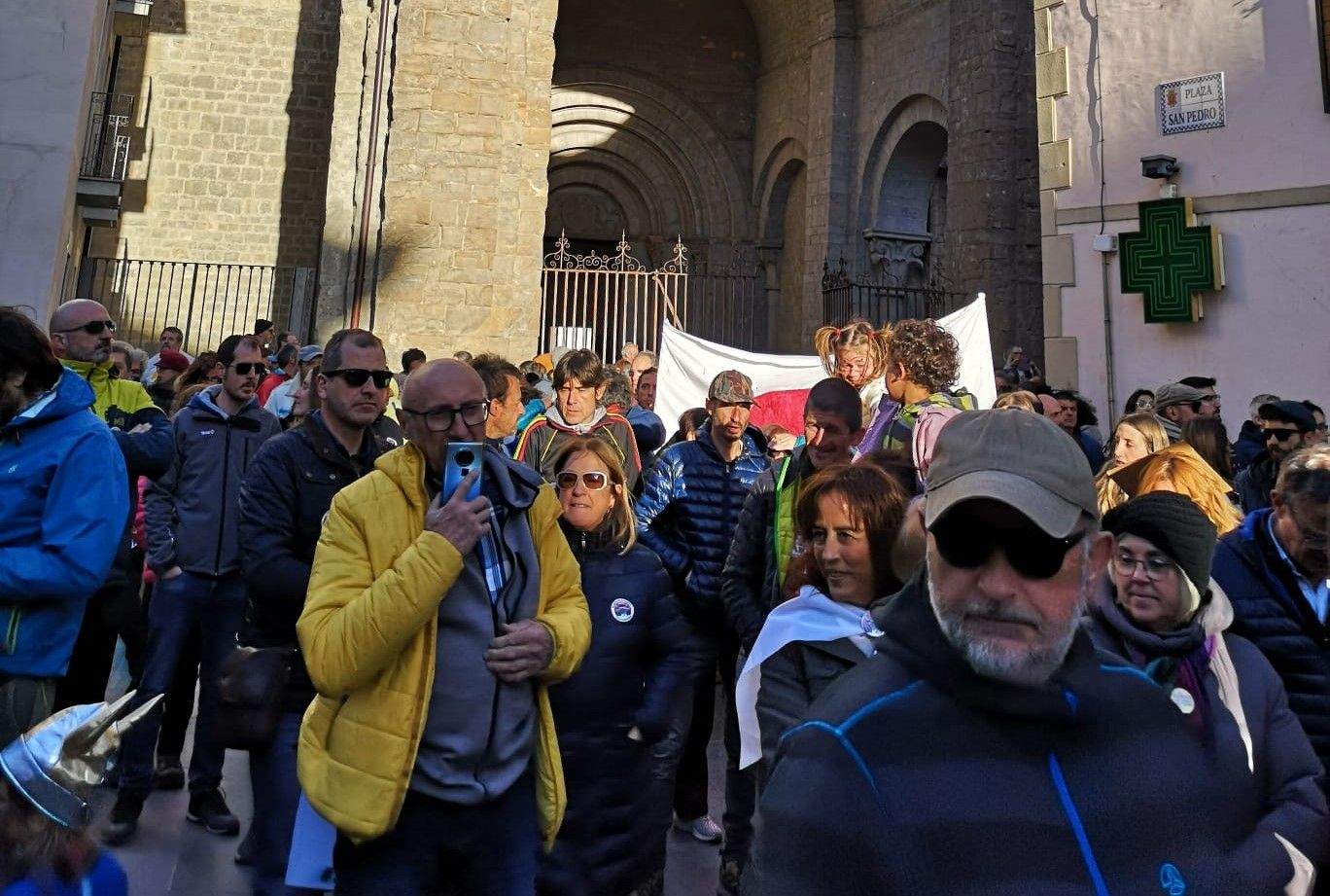 Manifestación celebrada en Jaca en contra de la unión de estaciones por Canal Roya