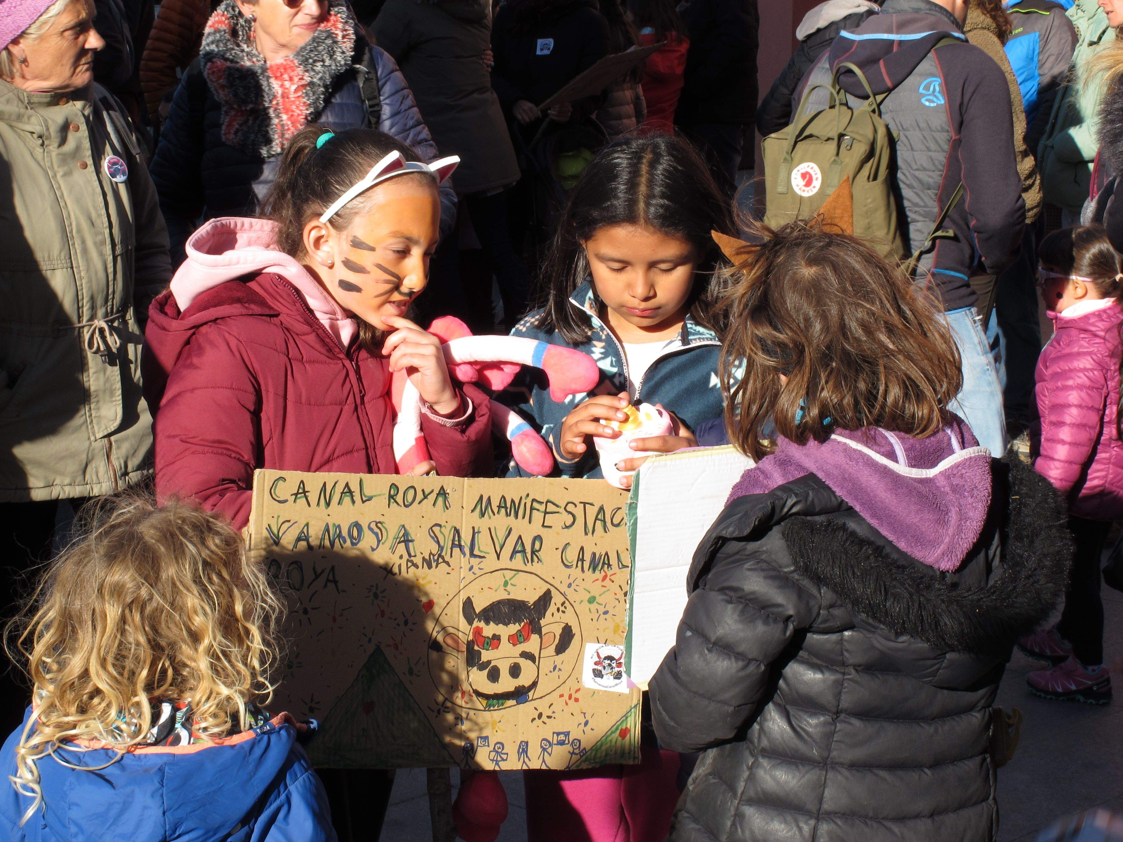 Manifestación celebrada en Jaca en contra de la unión de estaciones por Canal Roya