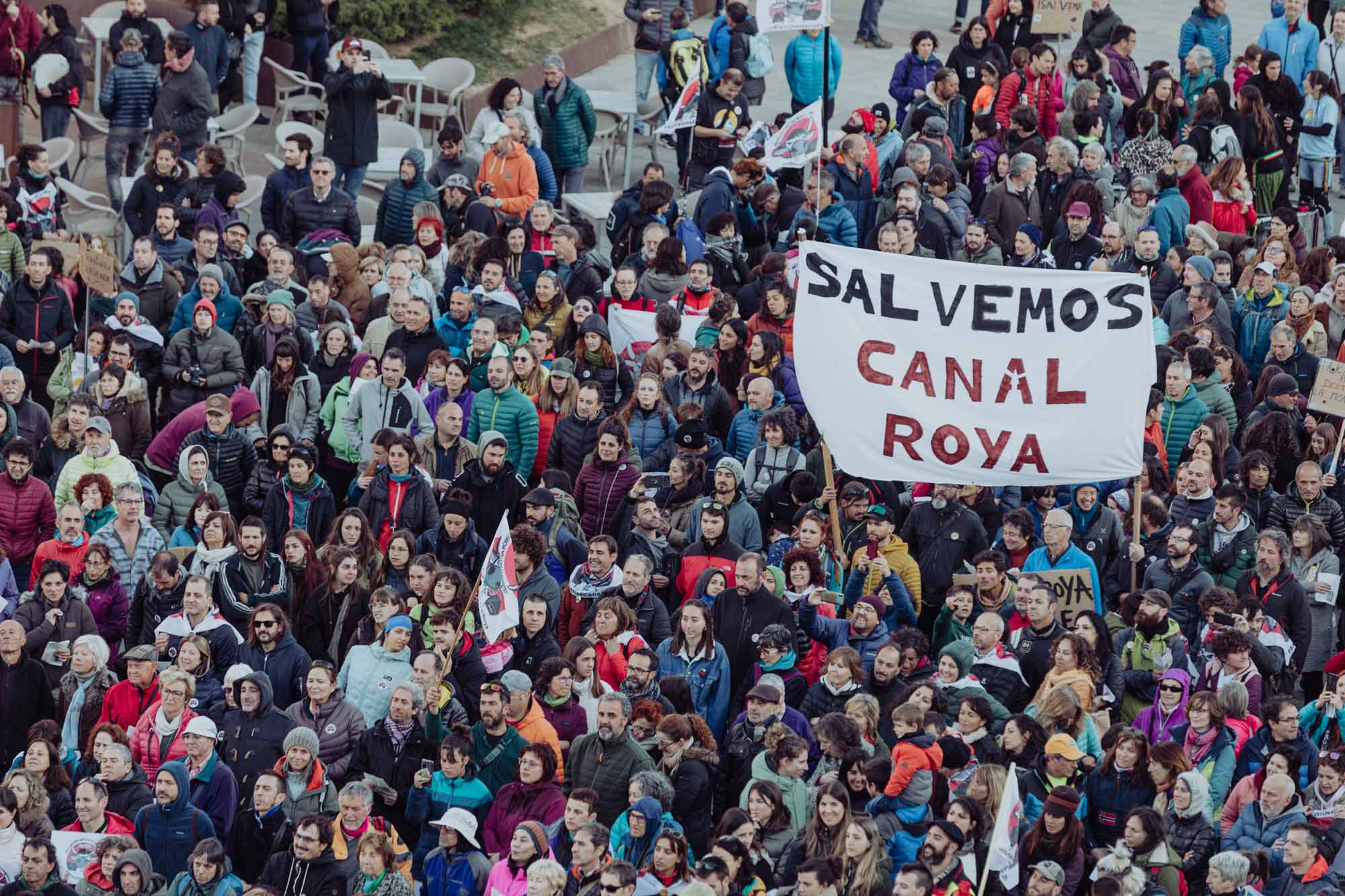 Manifestación celebrada en Jaca en contra de la unión de estaciones por Canal Roya. Foto: Ojos Pirenaicos