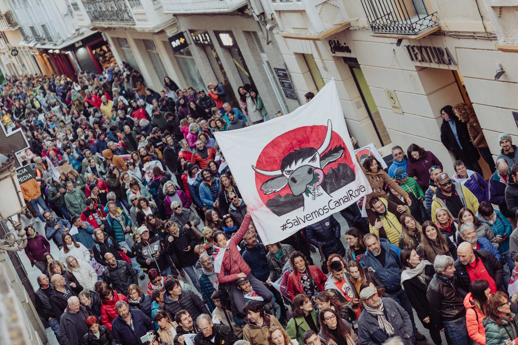 Manifestación celebrada en Jaca en contra de la unión de estaciones por Canal Roya. Foto: Ojos Pirenaicos