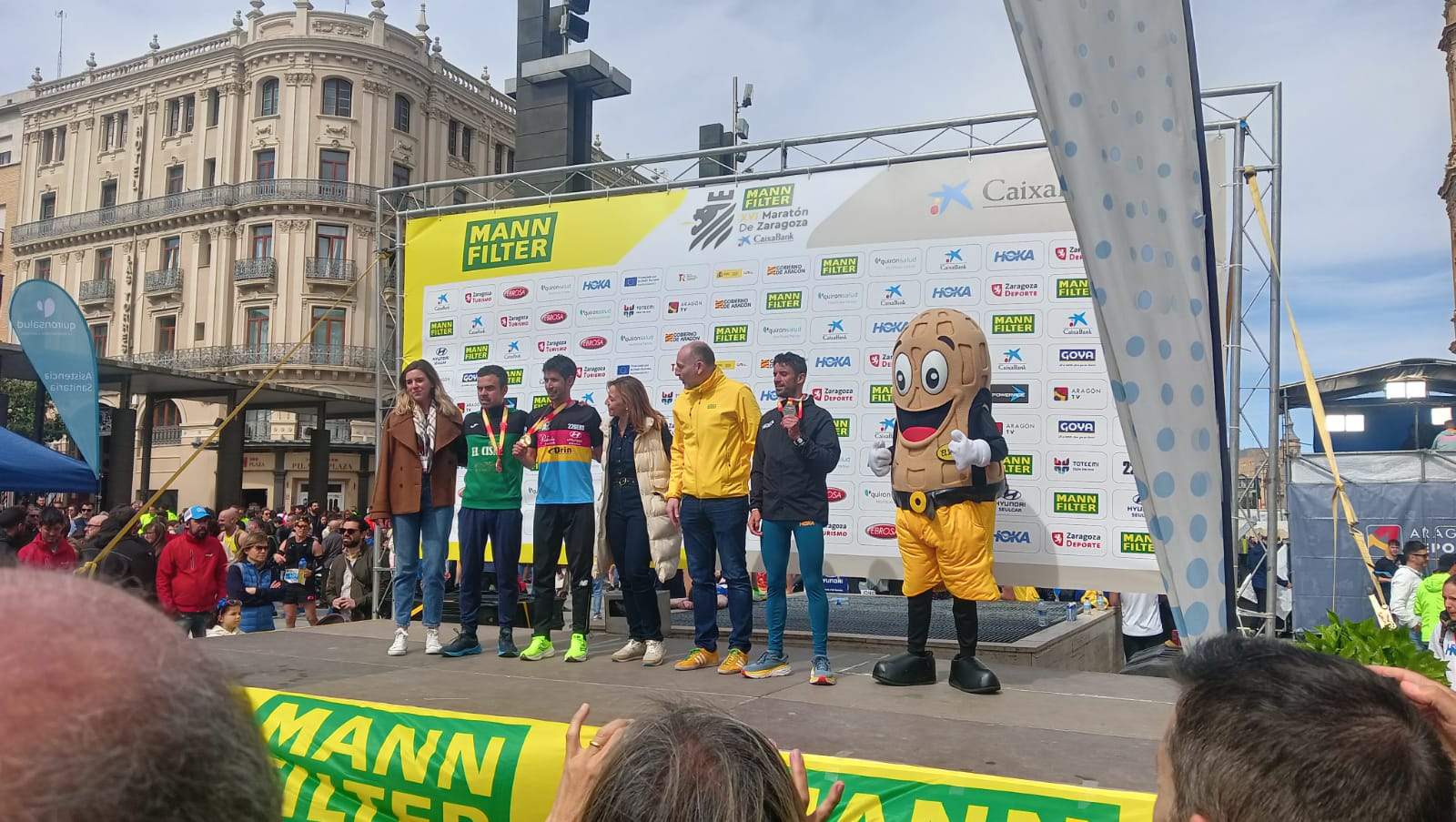 Alberto Puyuelo, en el podio del Campeonato de España de maratón.