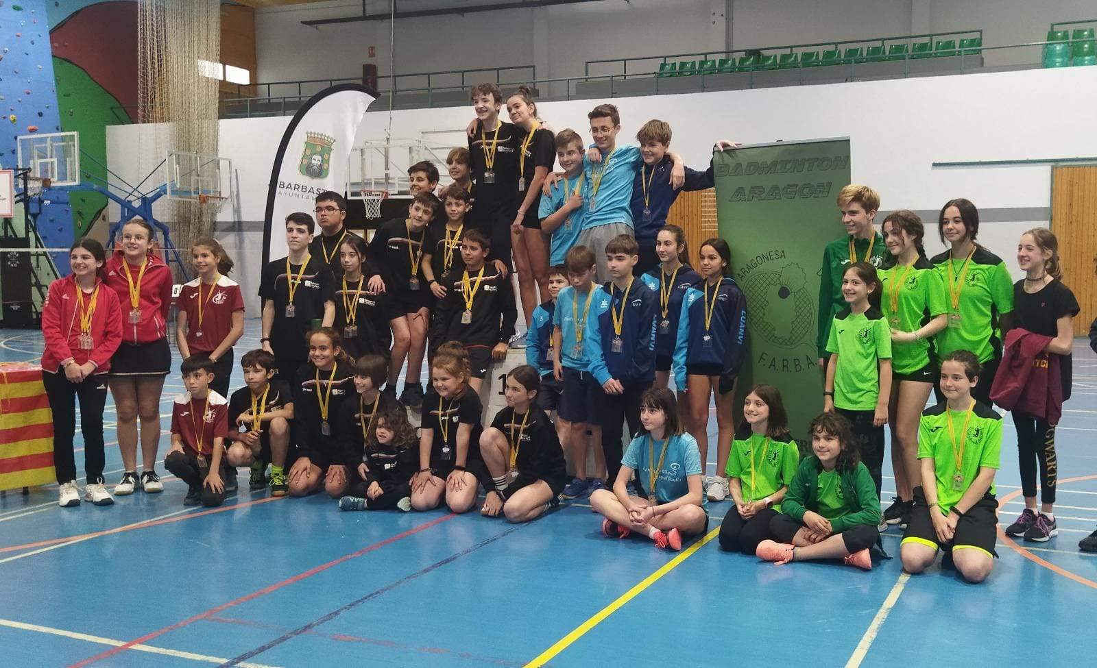 Foto de todos los medallistas de las finales Provinciales de Escolares.