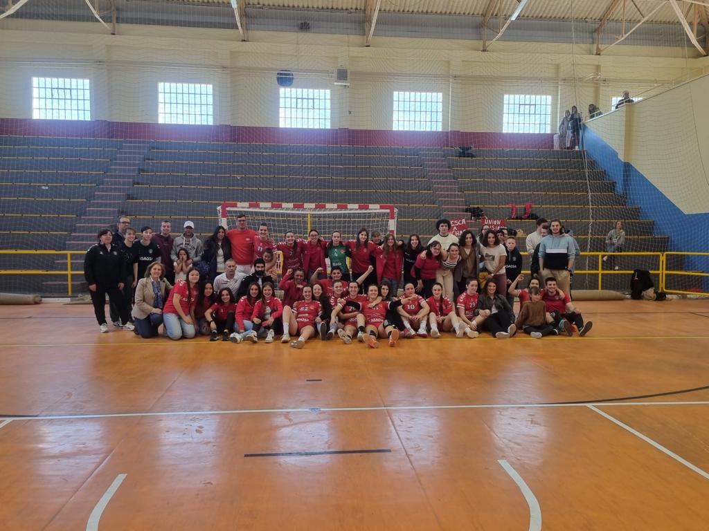 Jugadoras del Bada Huesca Femenino celebran la gran competición que han cuajado. Foto: Bada Huesca