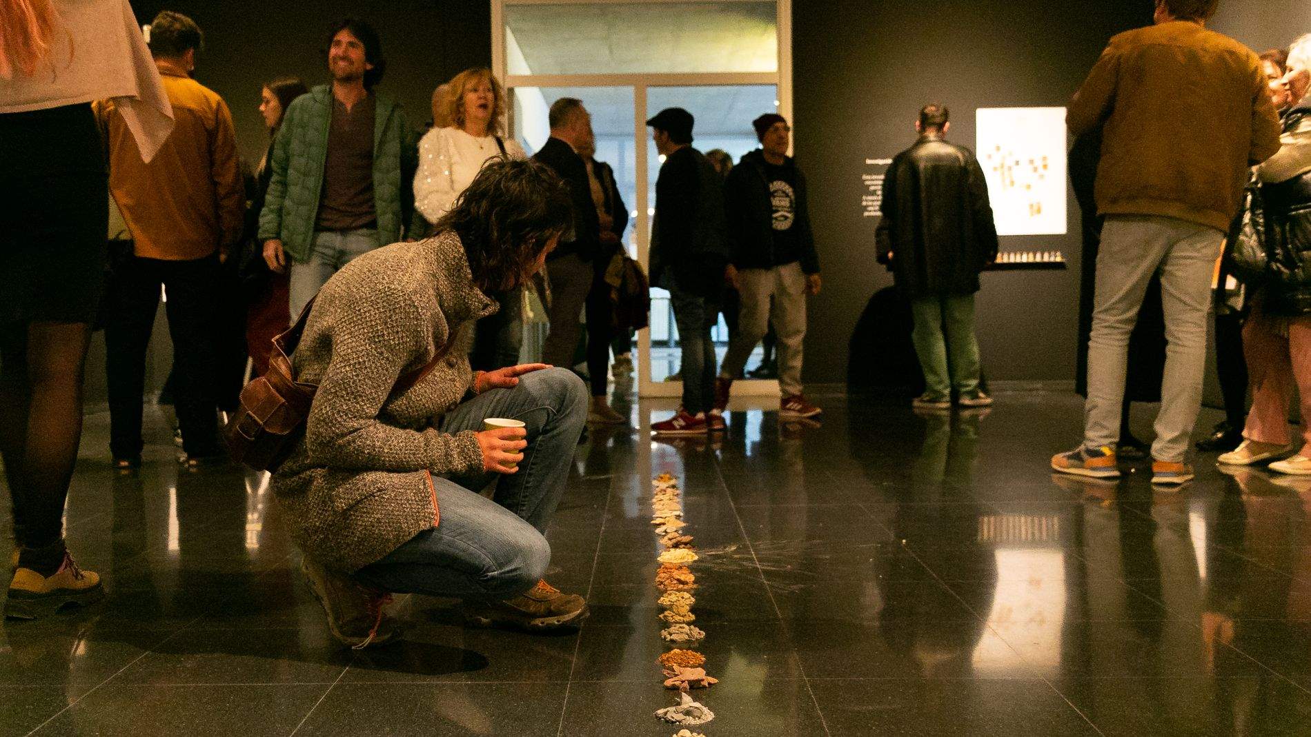 Imágenes de la exposición Cromatografías del Ser de Silvia Cored. Foto Estela Alcay
