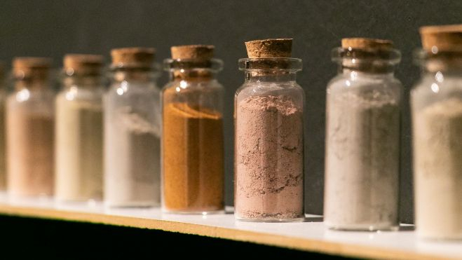 Imágenes de la exposición Cromatografías del Ser de Silvia Cored. Foto Estela Alcay