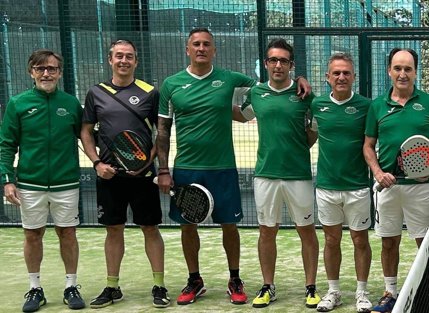 J. L. Pinto, Manuel Muñoz, J. M. Coiduras, Álvaro Flamarique, Antonio Castillón y Víctor Morlan, deportistas del Tenis Osca