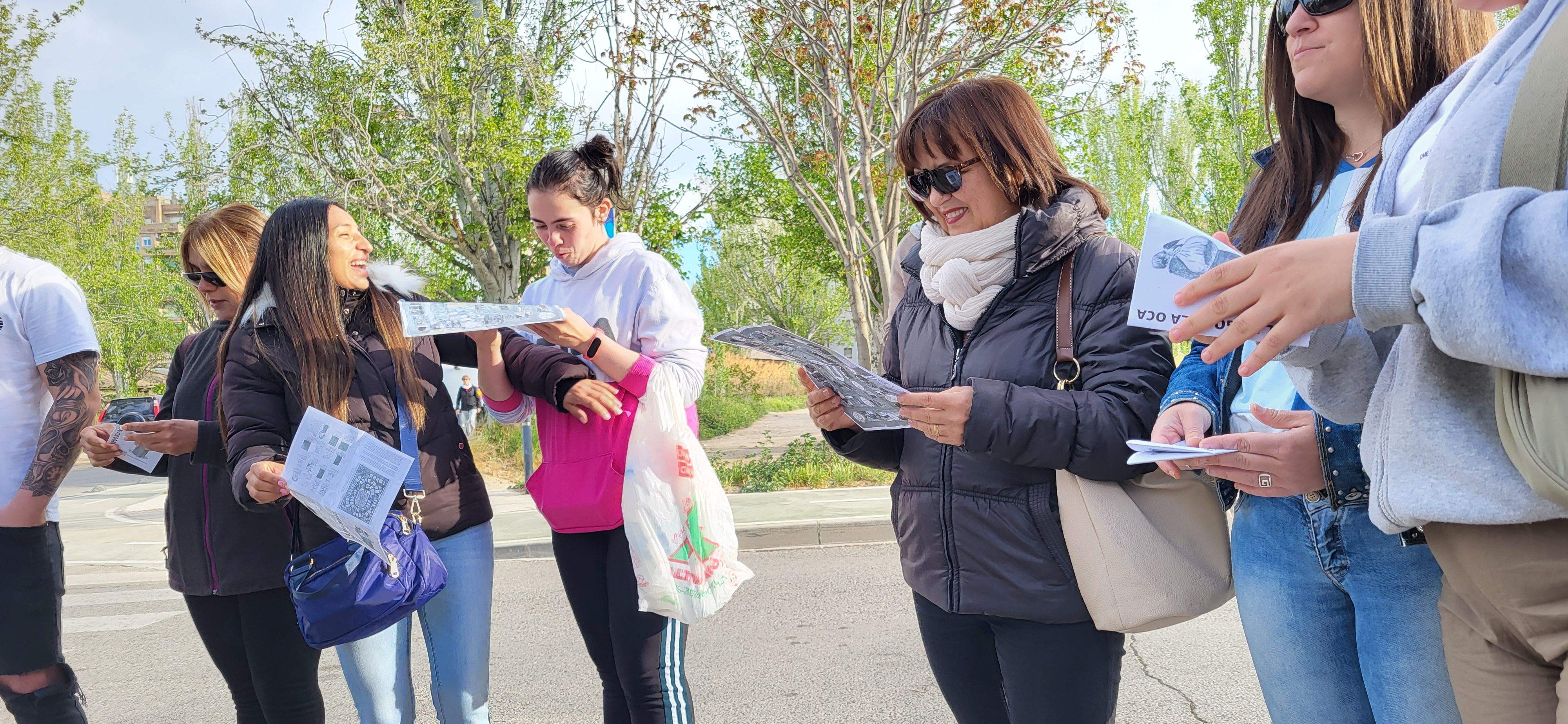 Marcha senderista del Camino de Santiago a su paso por Huesca. Foto Myriam Martínez