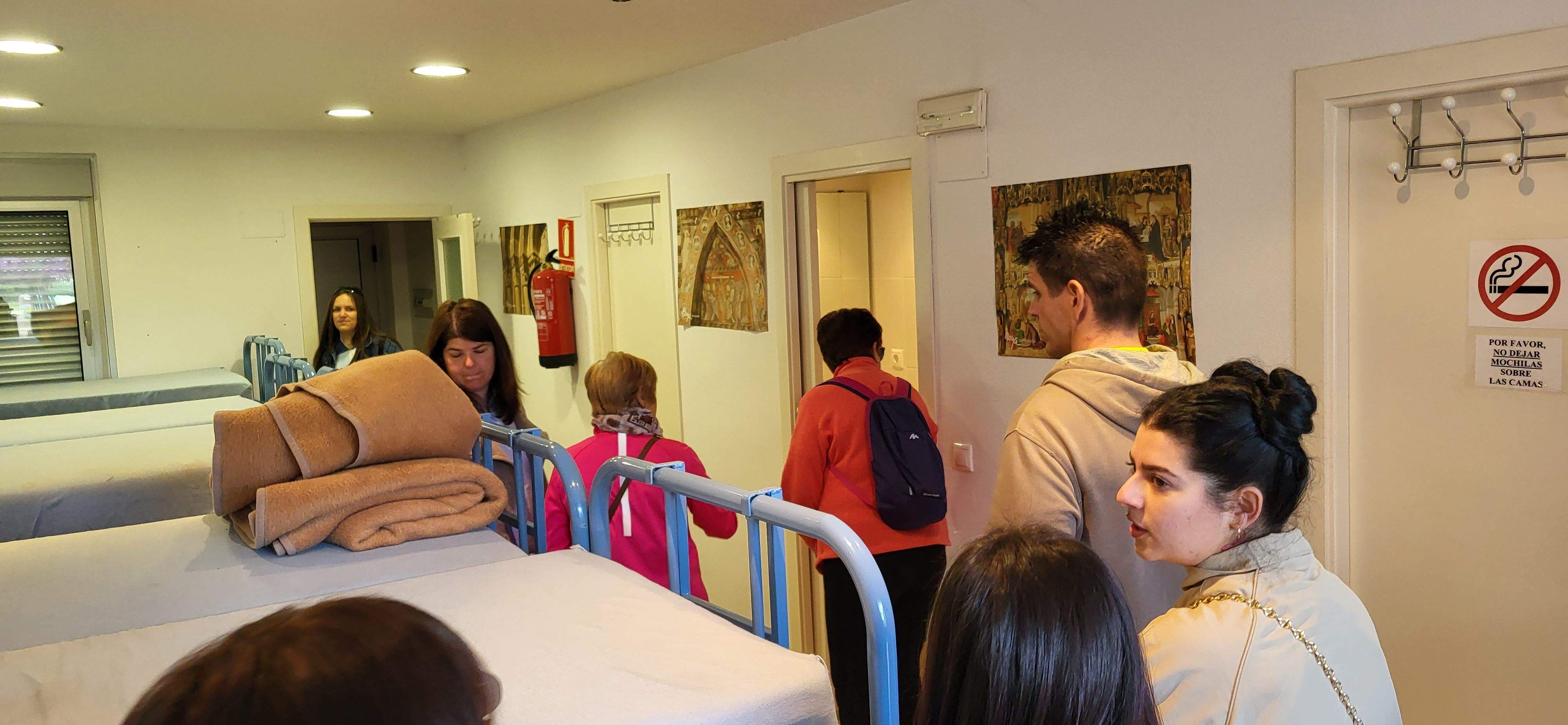Marcha senderista del Camino de Santiago a su paso por Huesca. Foto Myriam Martínez