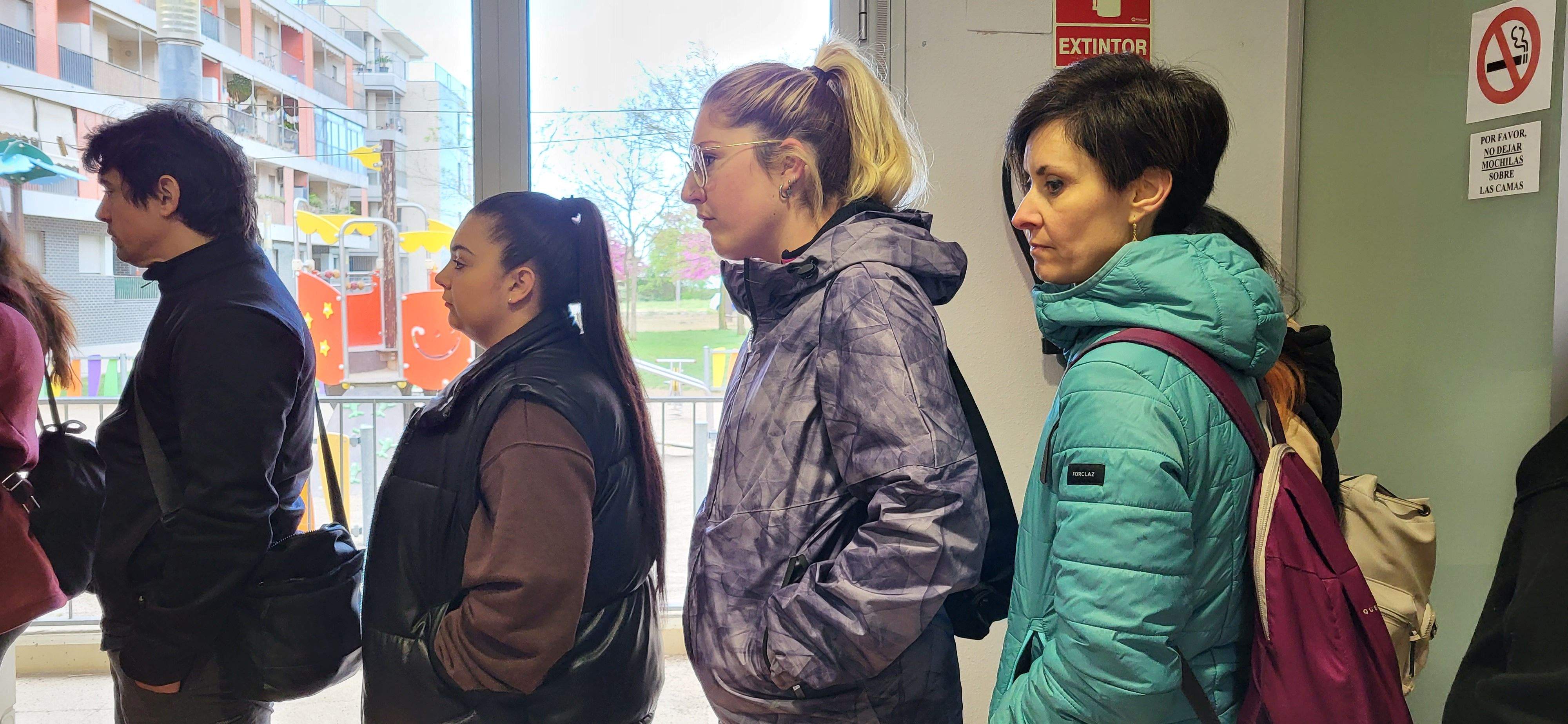 Marcha senderista del Camino de Santiago a su paso por Huesca. Foto Myriam Martínez