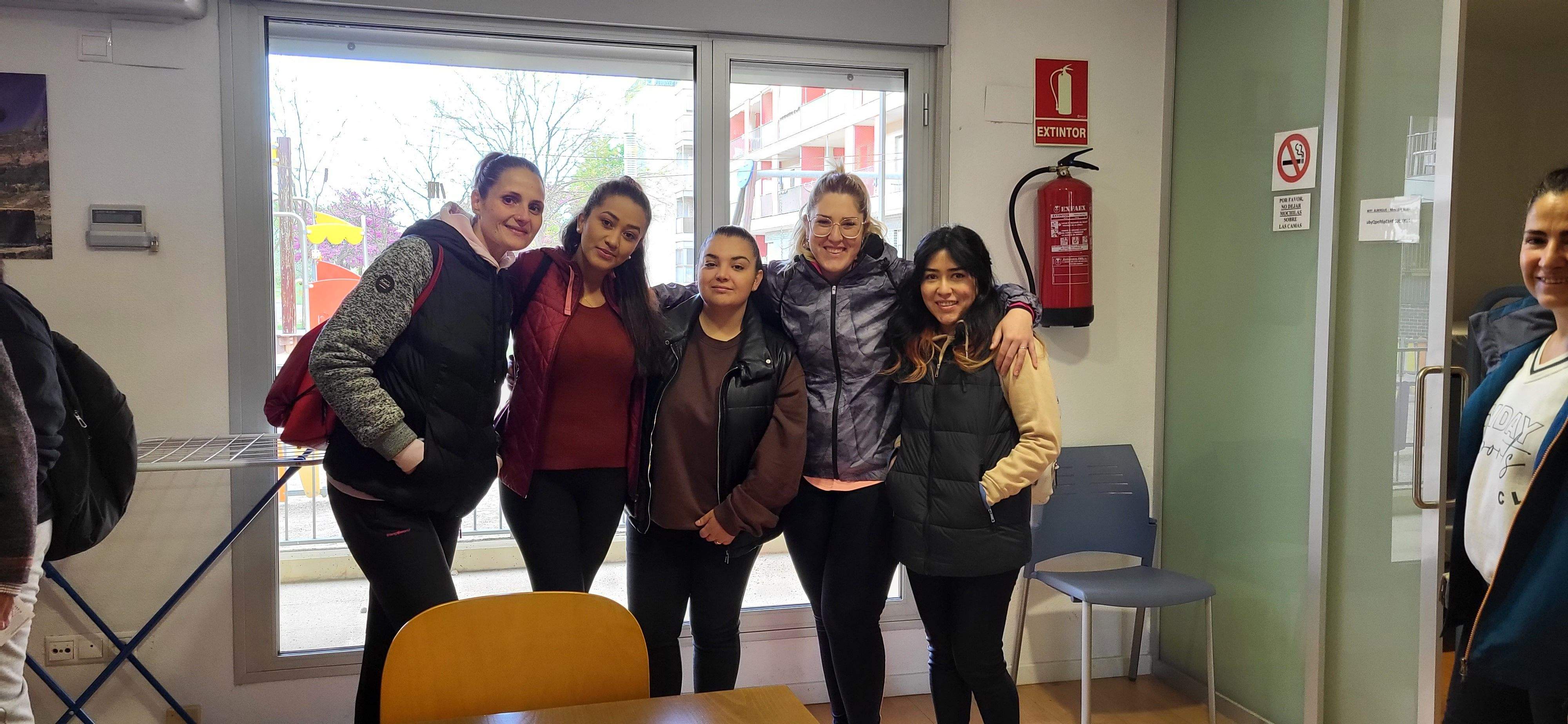 Marcha senderista del Camino de Santiago a su paso por Huesca. Foto Myriam Martínez