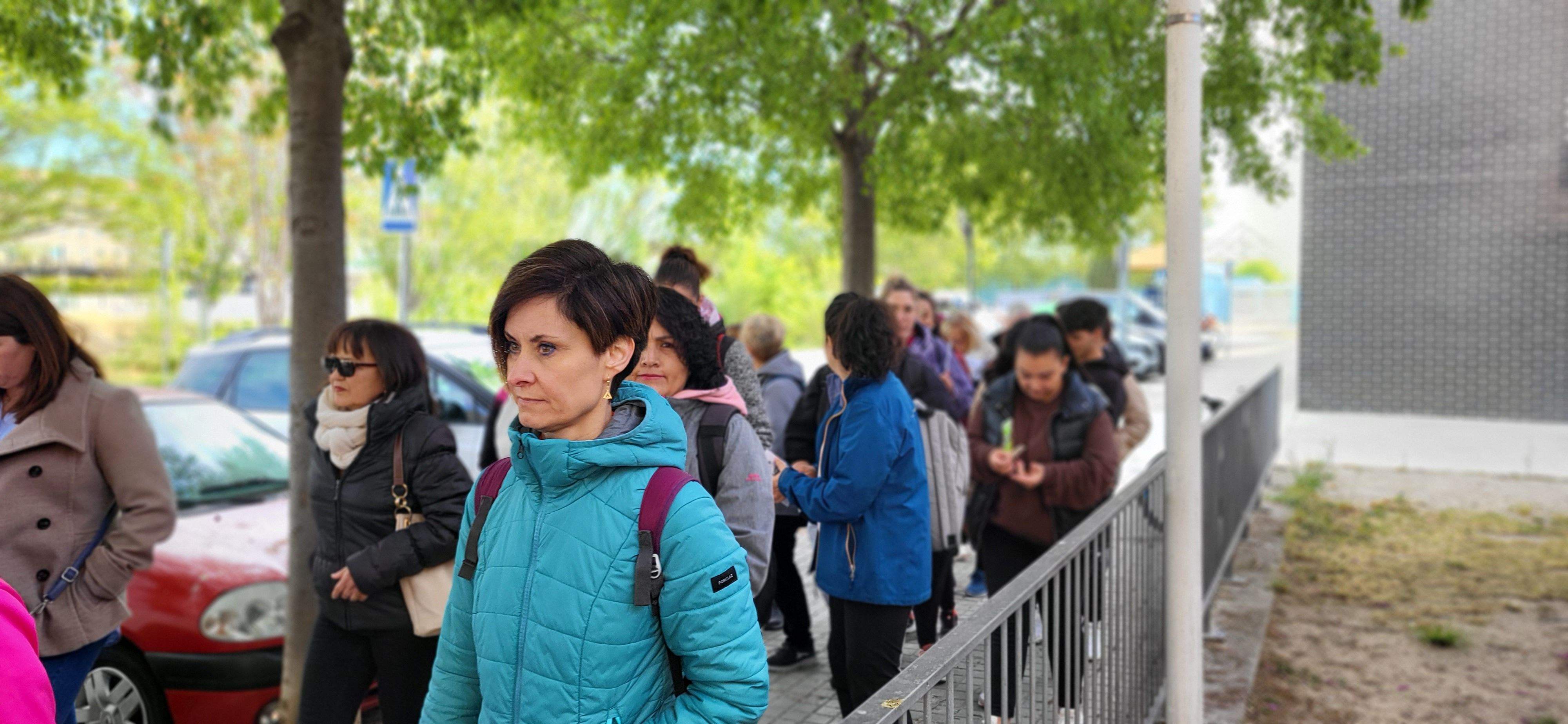 Marcha senderista del Camino de Santiago a su paso por Huesca. Foto Myriam Martínez