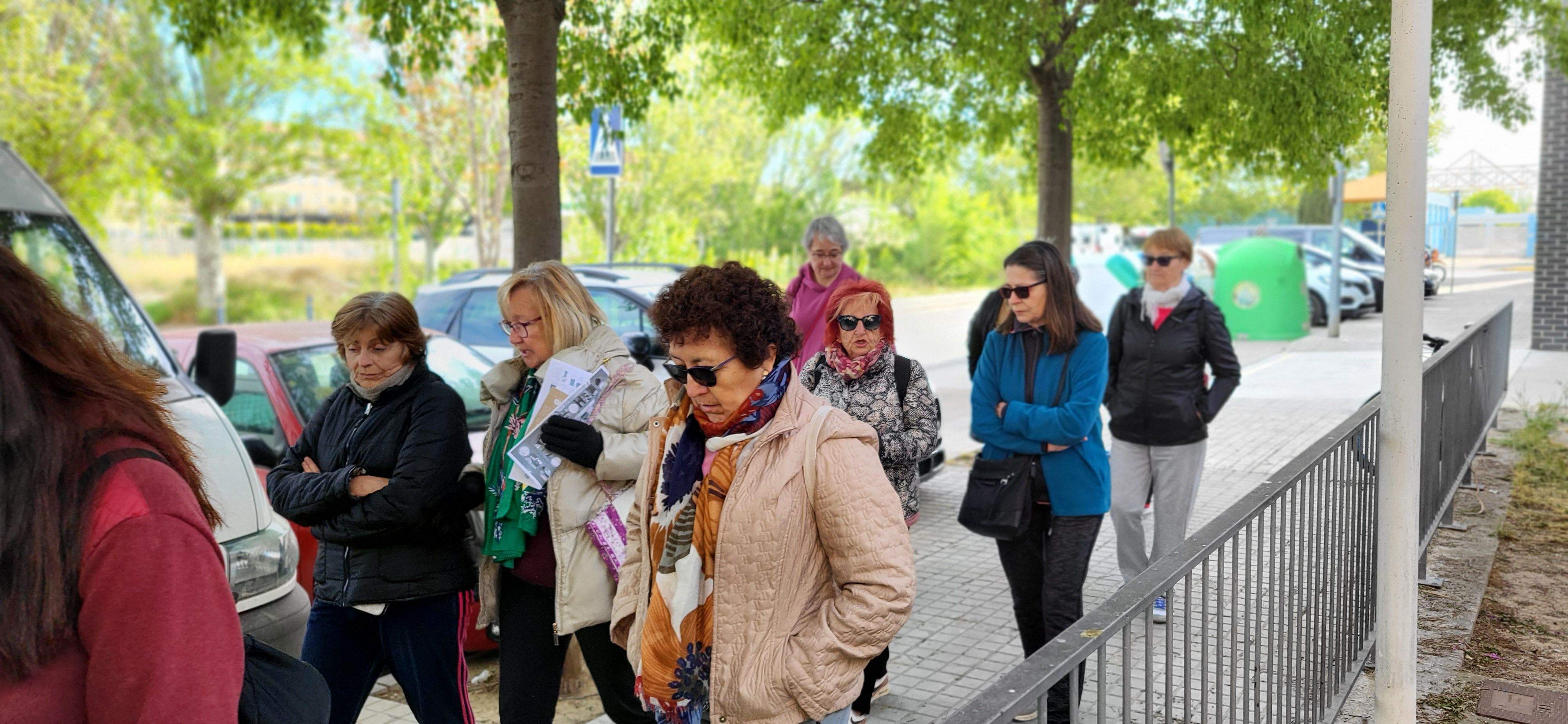 Marcha senderista del Camino de Santiago a su paso por Huesca. Foto Myriam Martínez
