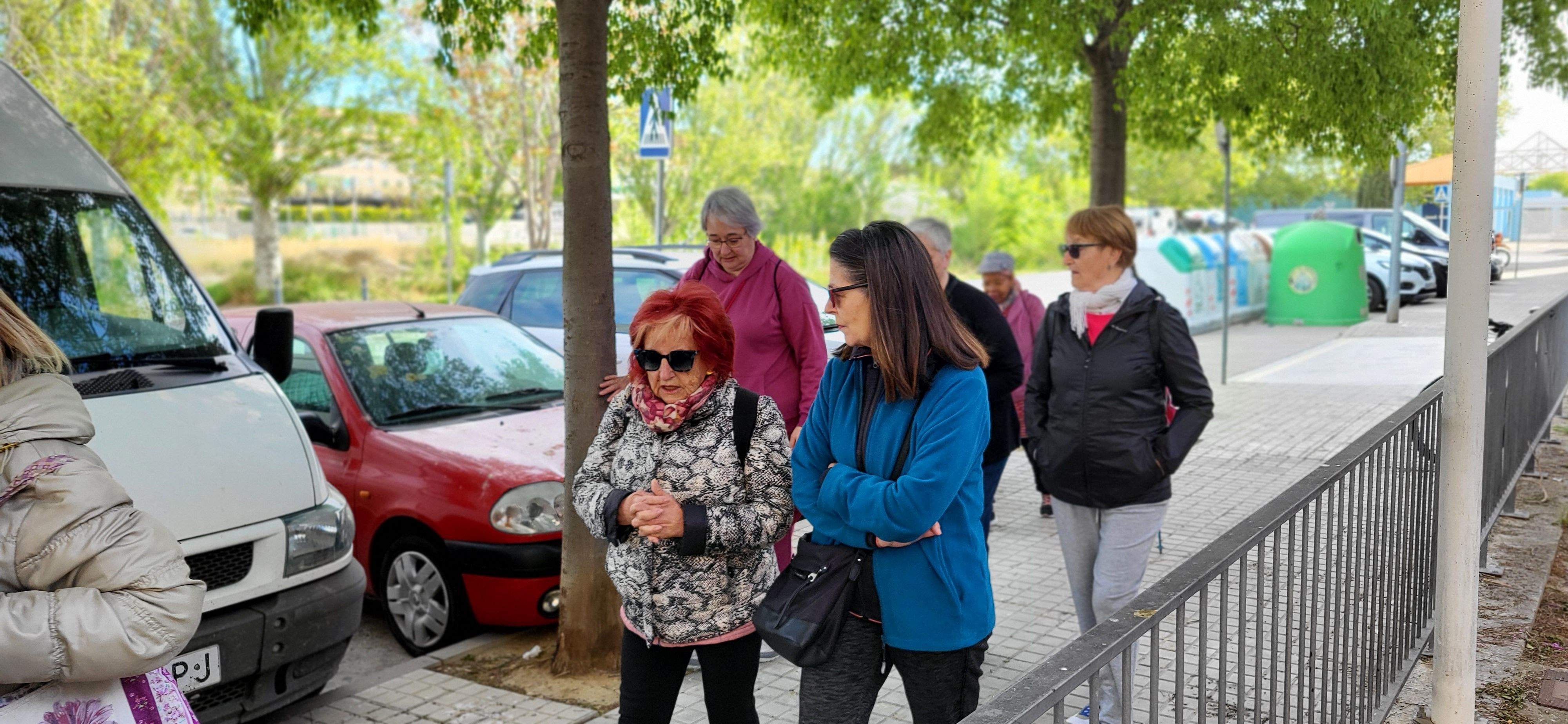 Marcha senderista del Camino de Santiago a su paso por Huesca. Foto Myriam Martínez