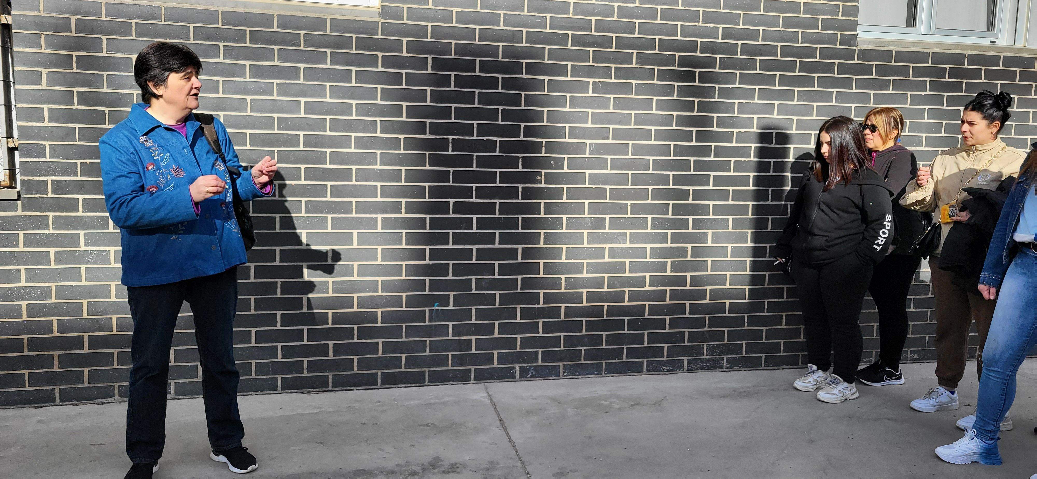 Marcha senderista del Camino de Santiago a su paso por Huesca. Foto Myriam Martínez