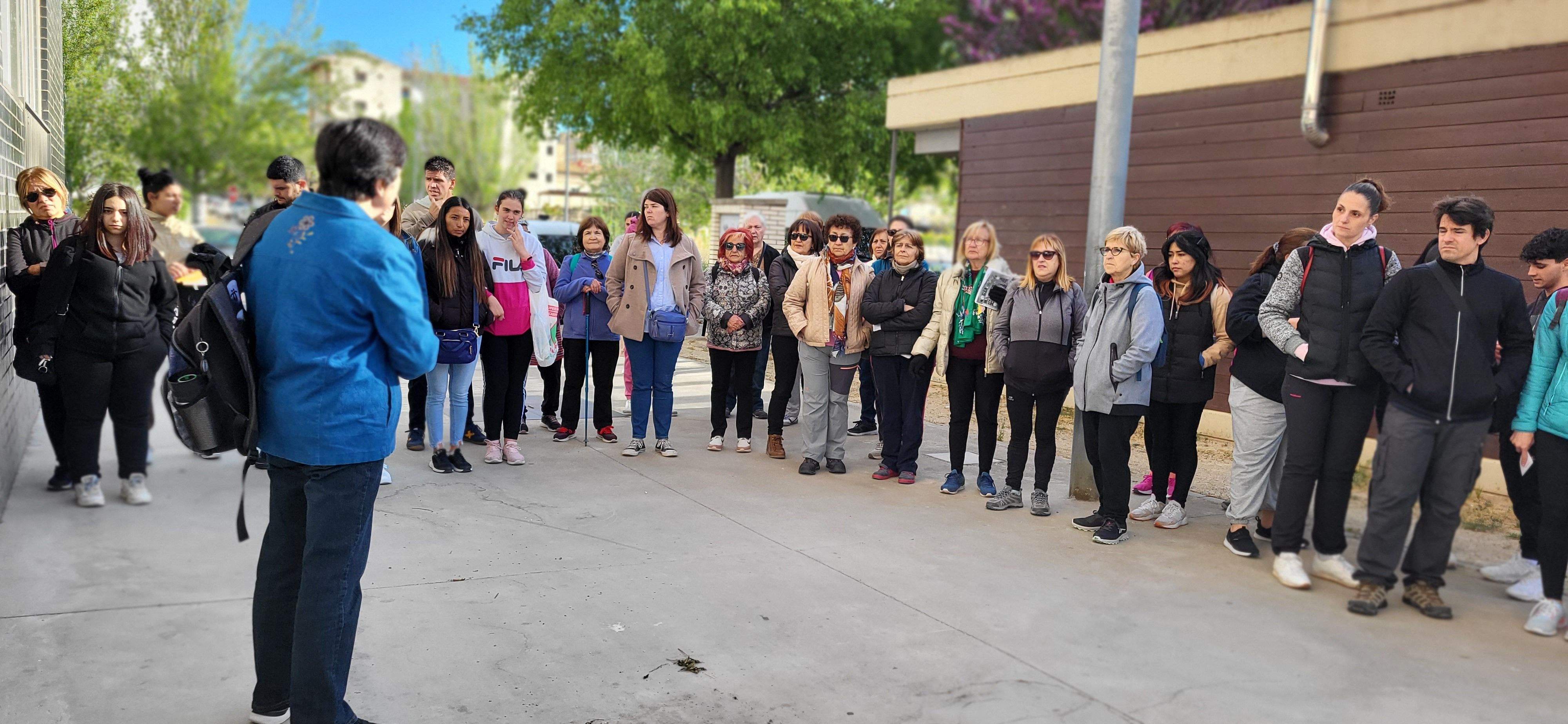 Marcha senderista del Camino de Santiago a su paso por Huesca. Foto Myriam Martínez