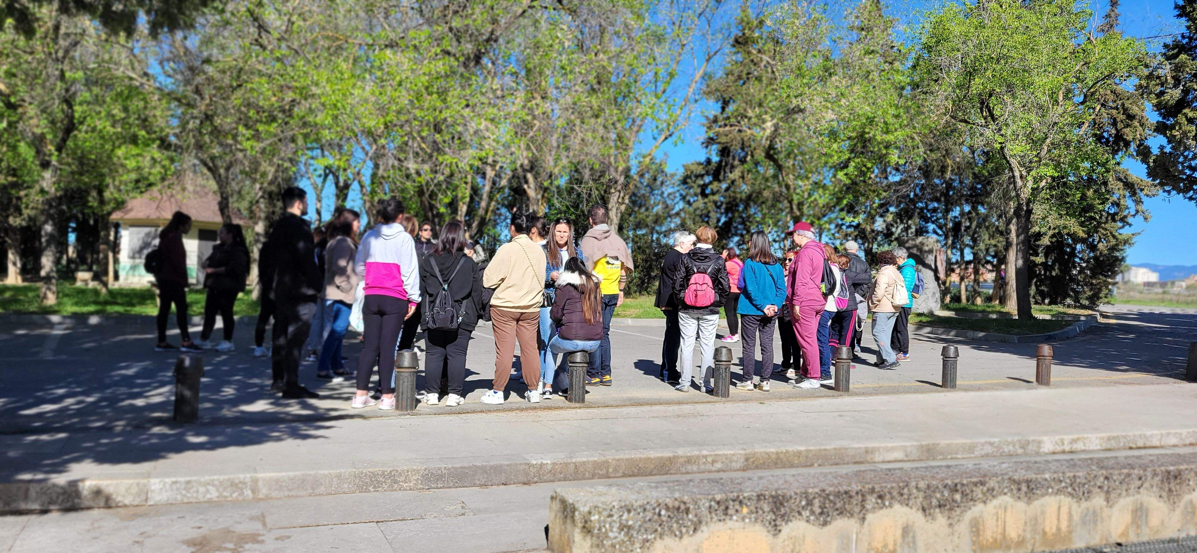Marcha senderista del Camino de Santiago a su paso por Huesca. Foto Myriam Martínez